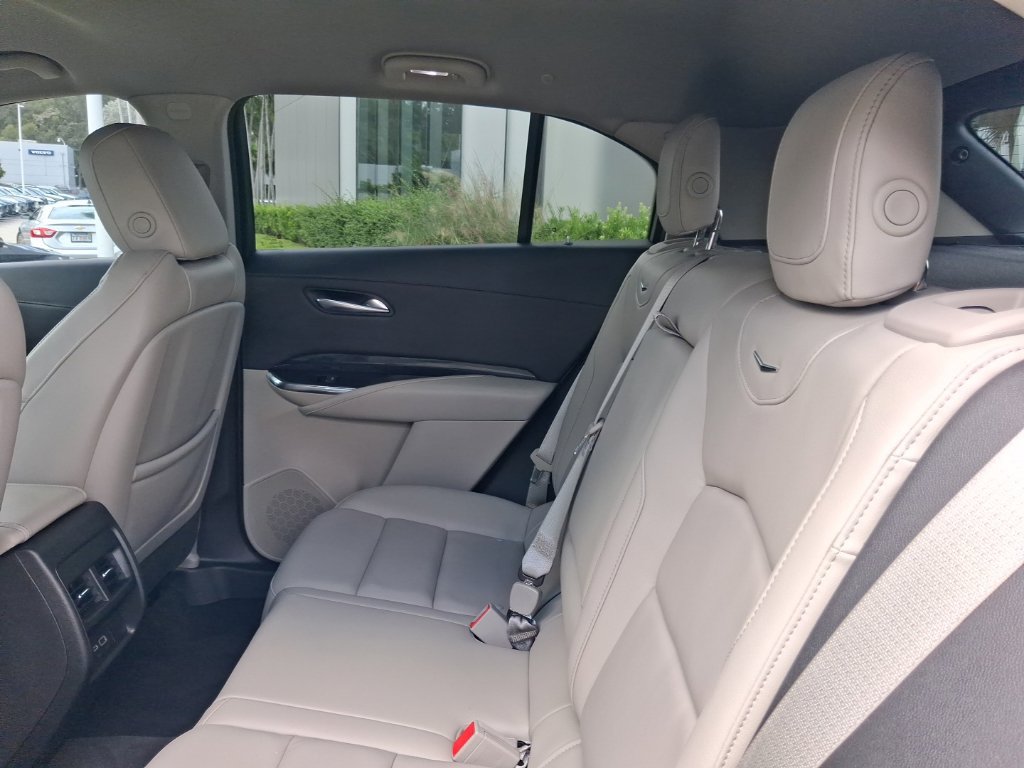 Used 2023 Cadillac XT4 Premium Luxury FWD image 7