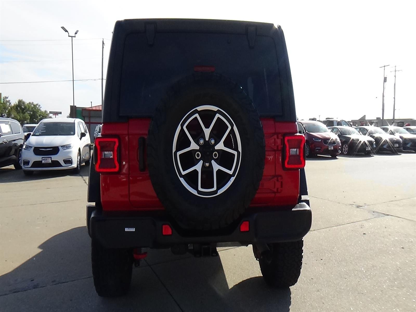 Certified 2025 Jeep Wrangler Unlimited Rubicon w/ Convenience Group AWD/4WD image 8