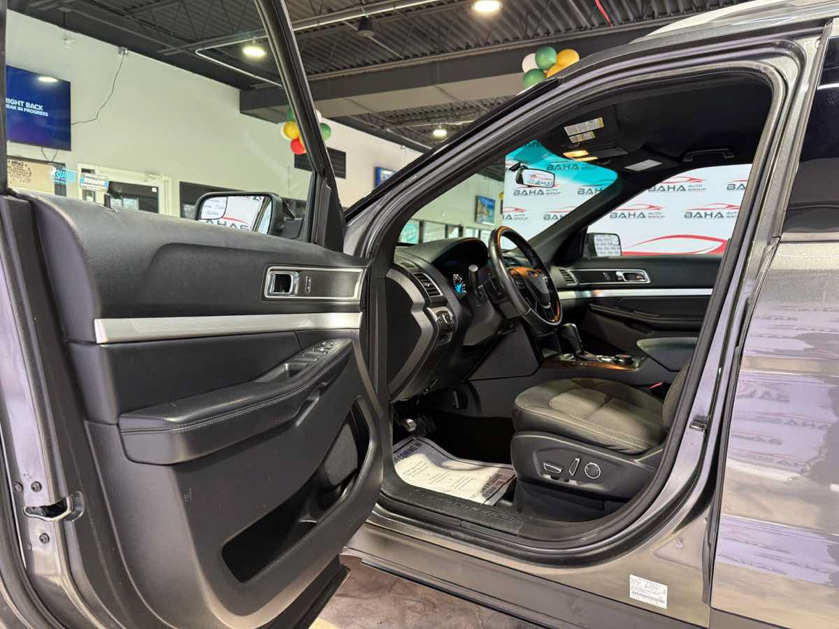 Used 2017 Ford Explorer XLT AWD/4WD image 9