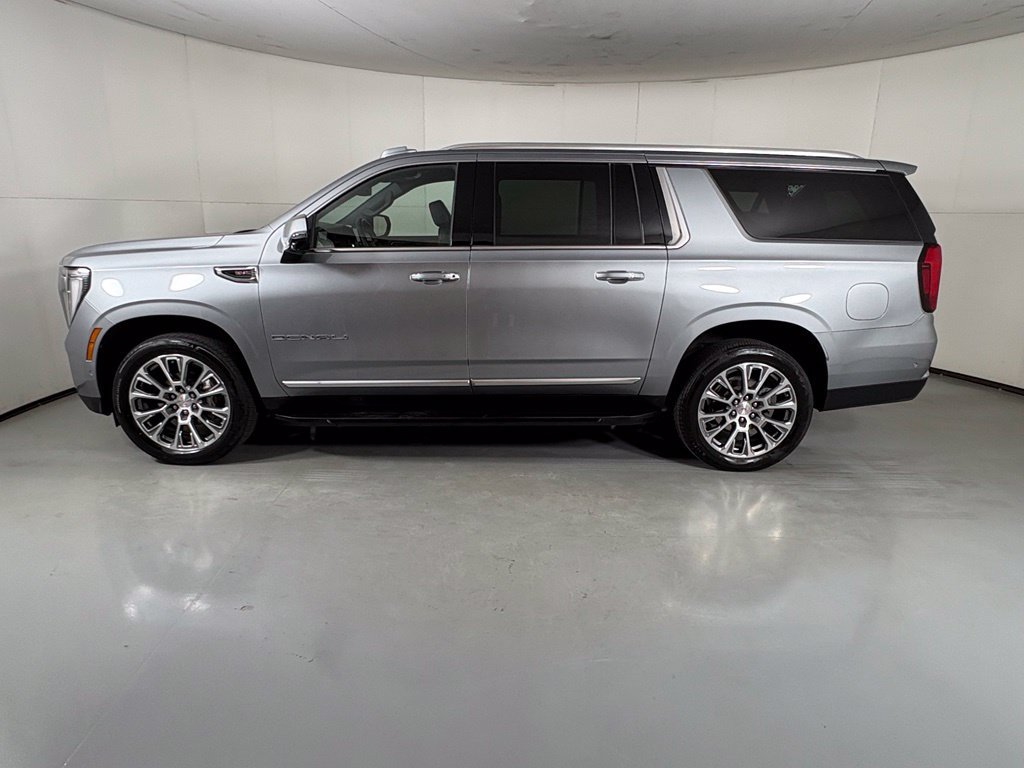 Used 2025 GMC Yukon XL Denali AWD/4WD image 6