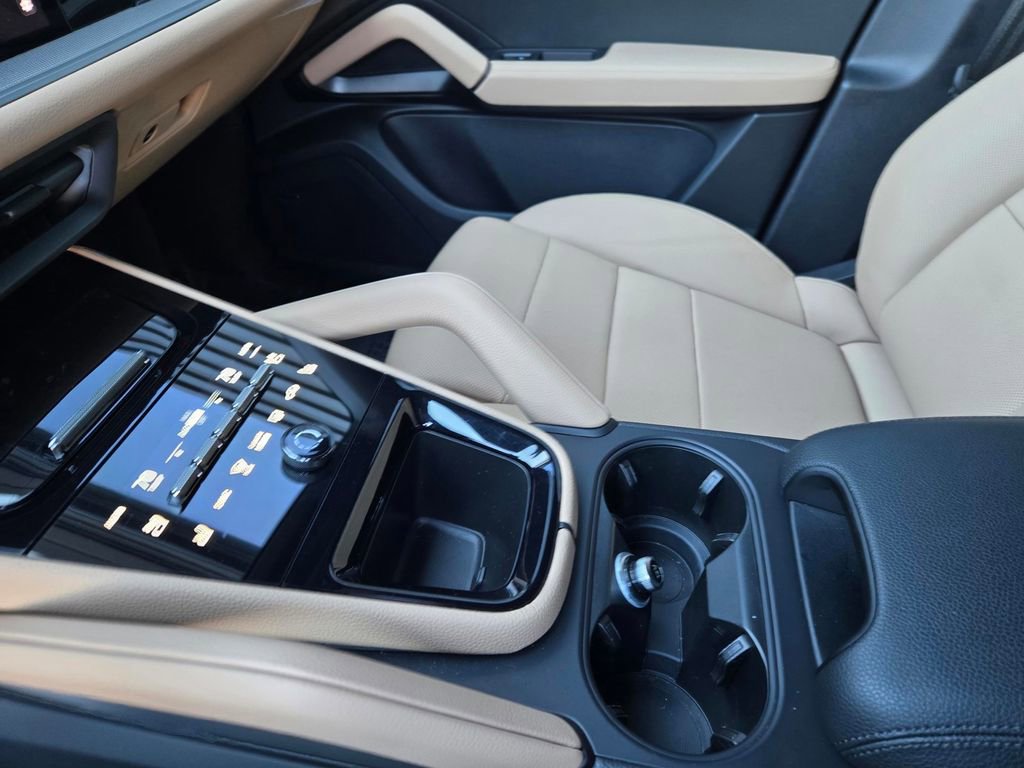 Certified 2025 Porsche Cayenne image 24