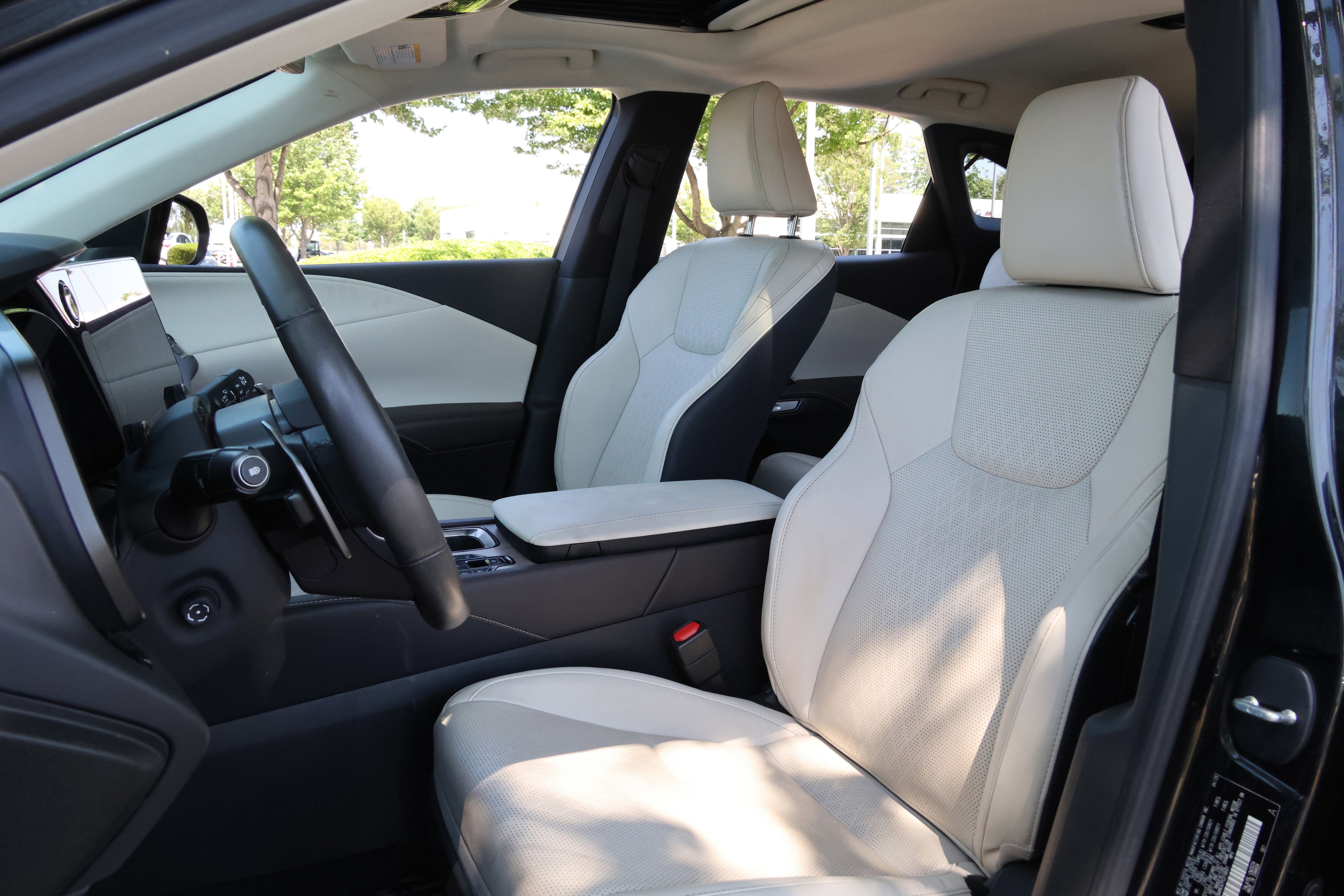 Used 2023 Lexus RX 350 Premium Plus w/ Cold Area Package AWD/4WD image 34