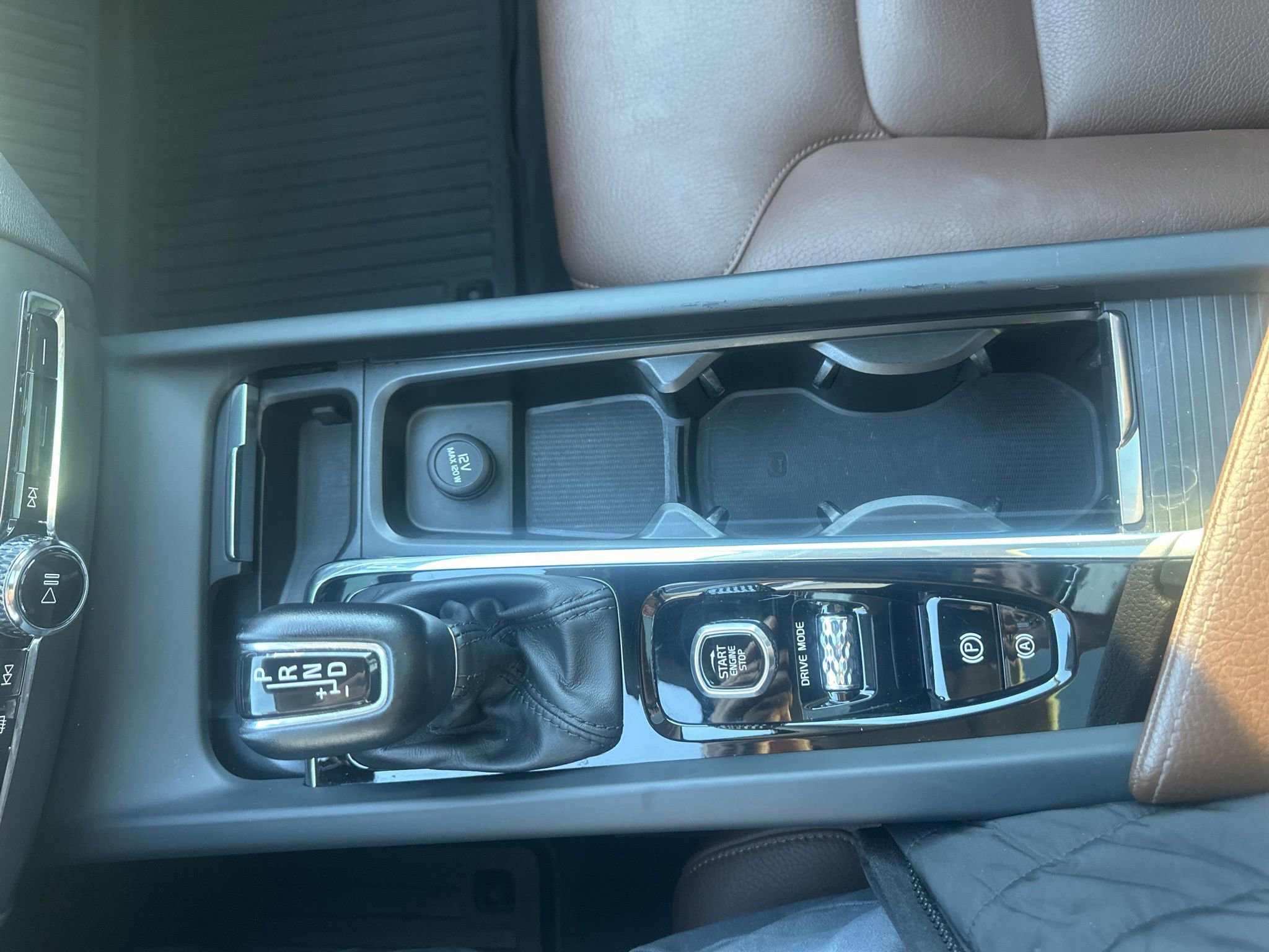 Used 2018 Volvo XC60 T5 Momentum w/ Convenience Package image 35