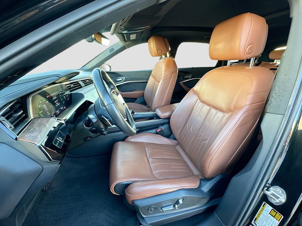Used 2019 Audi e-tron Prestige w/ Prestige Package image 27