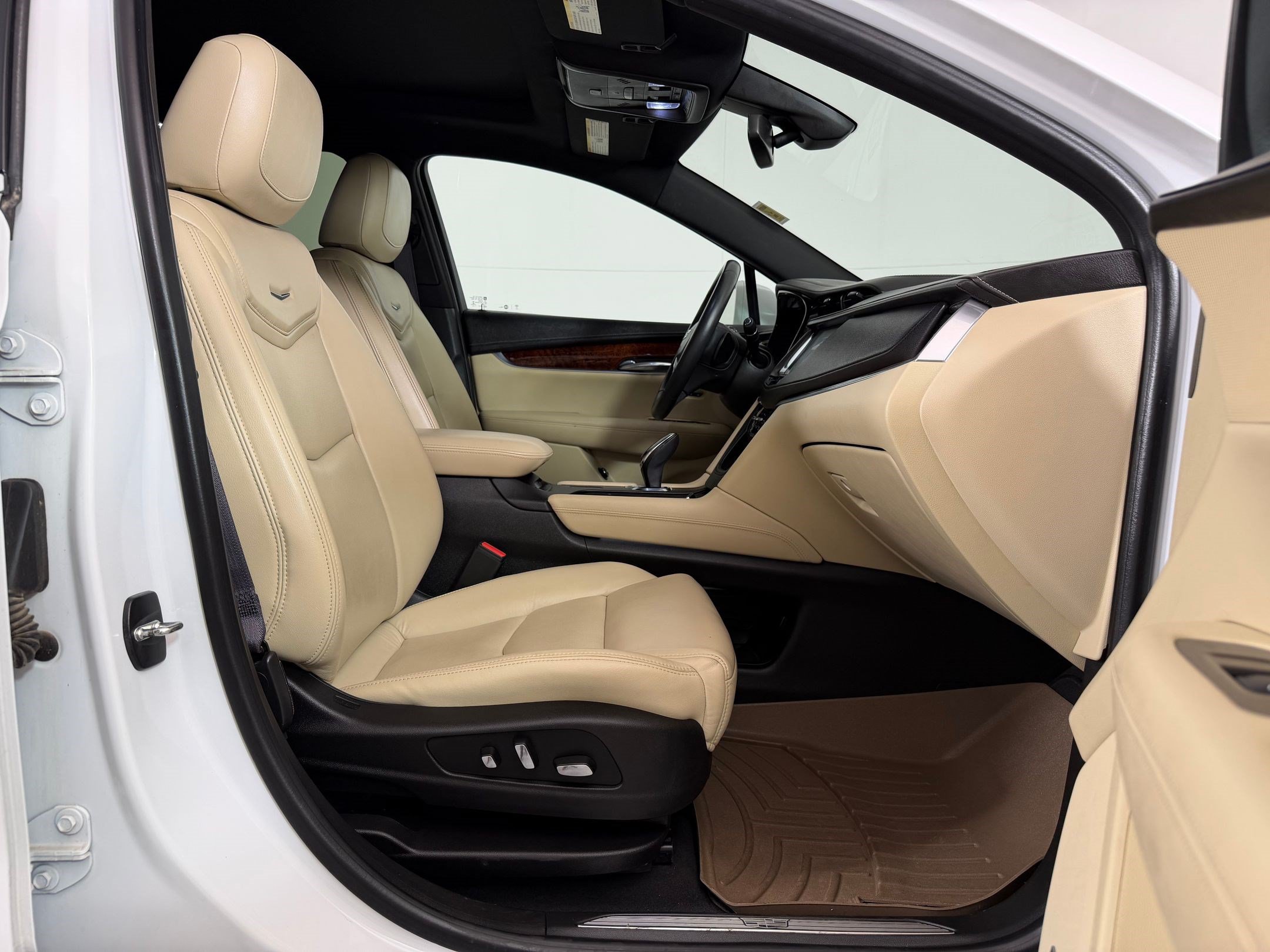 Used 2017 Cadillac XT5 Premium Luxury w/ Driver Assist Package FWD image 28