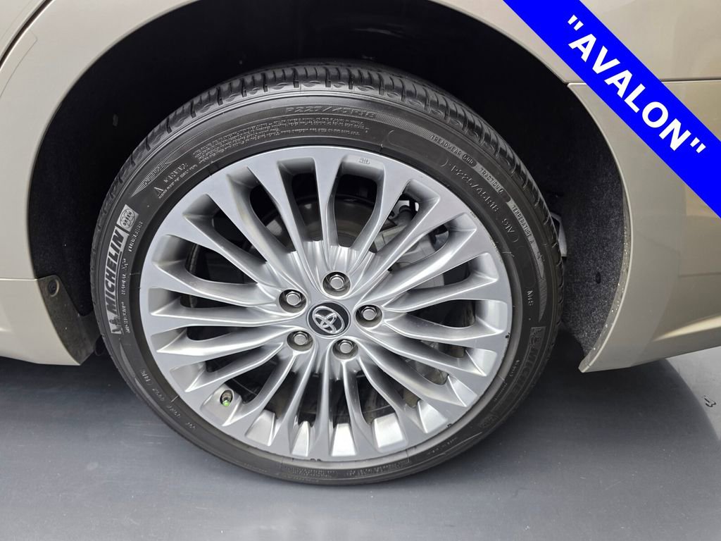 Used 2017 Toyota Avalon Limited image 17