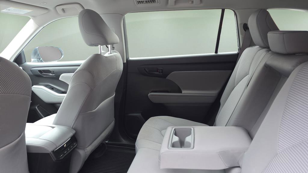 Used 2023 Toyota Highlander LE image 15