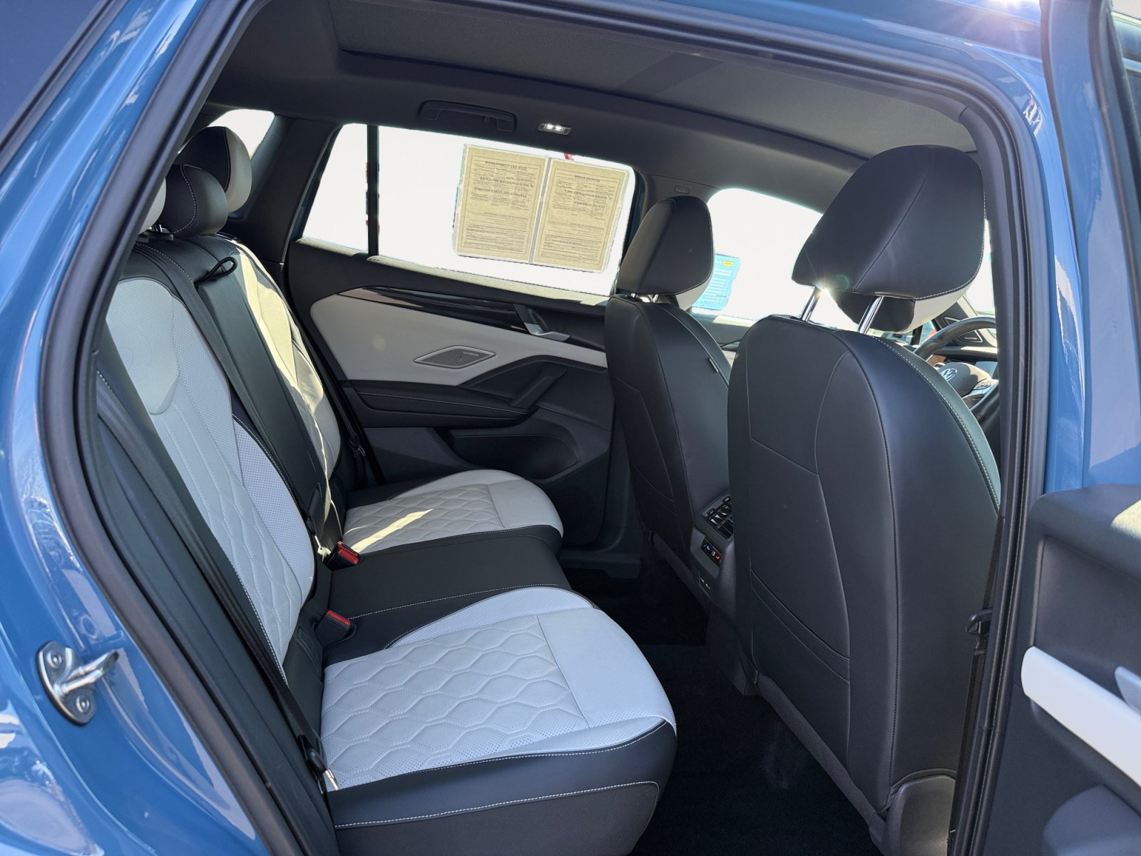 Certified 2025 Volkswagen Tiguan SEL R-Line AWD/4WD image 18