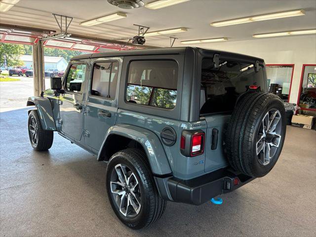 Certified 2024 Jeep Wrangler Unlimited AWD/4WD image 18