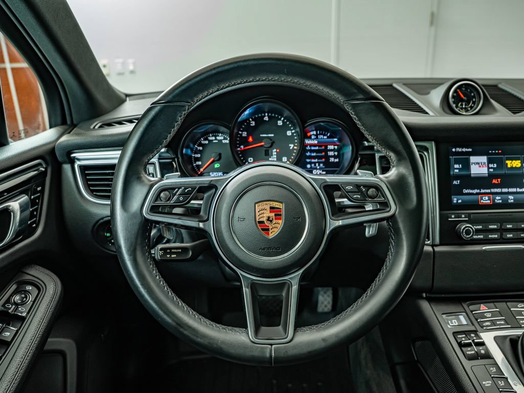 Used 2018 Porsche Macan AWD/4WD image 29