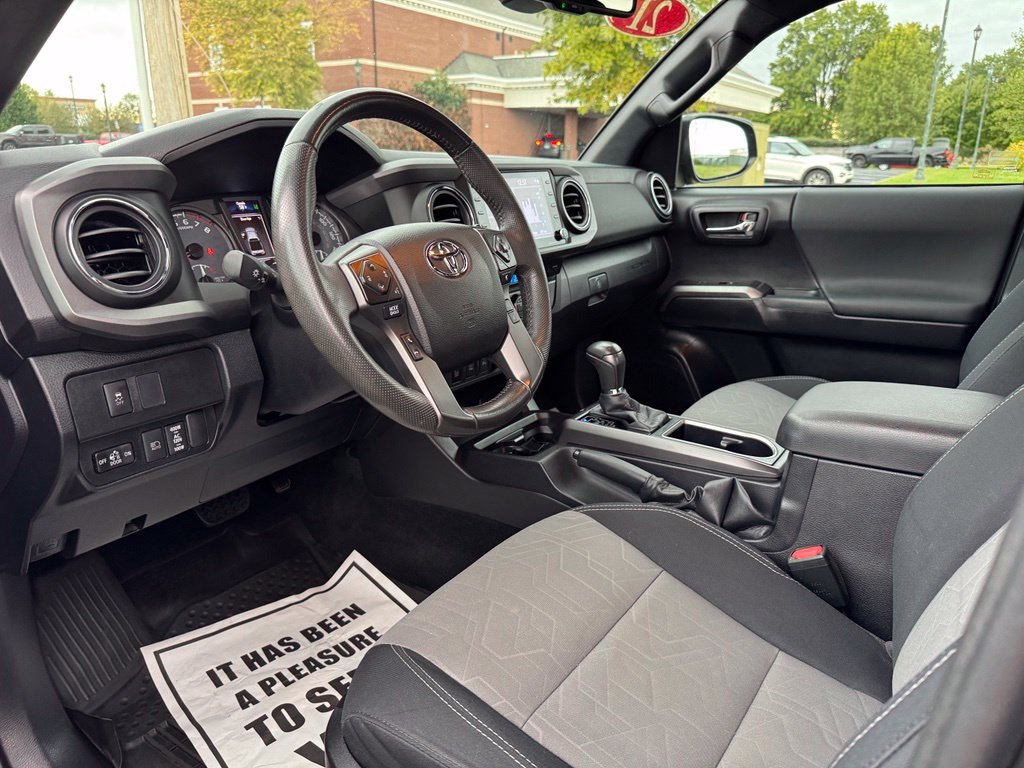 Used 2021 Toyota Tacoma TRD Off-Road w/ Technology Package AWD/4WD image 11