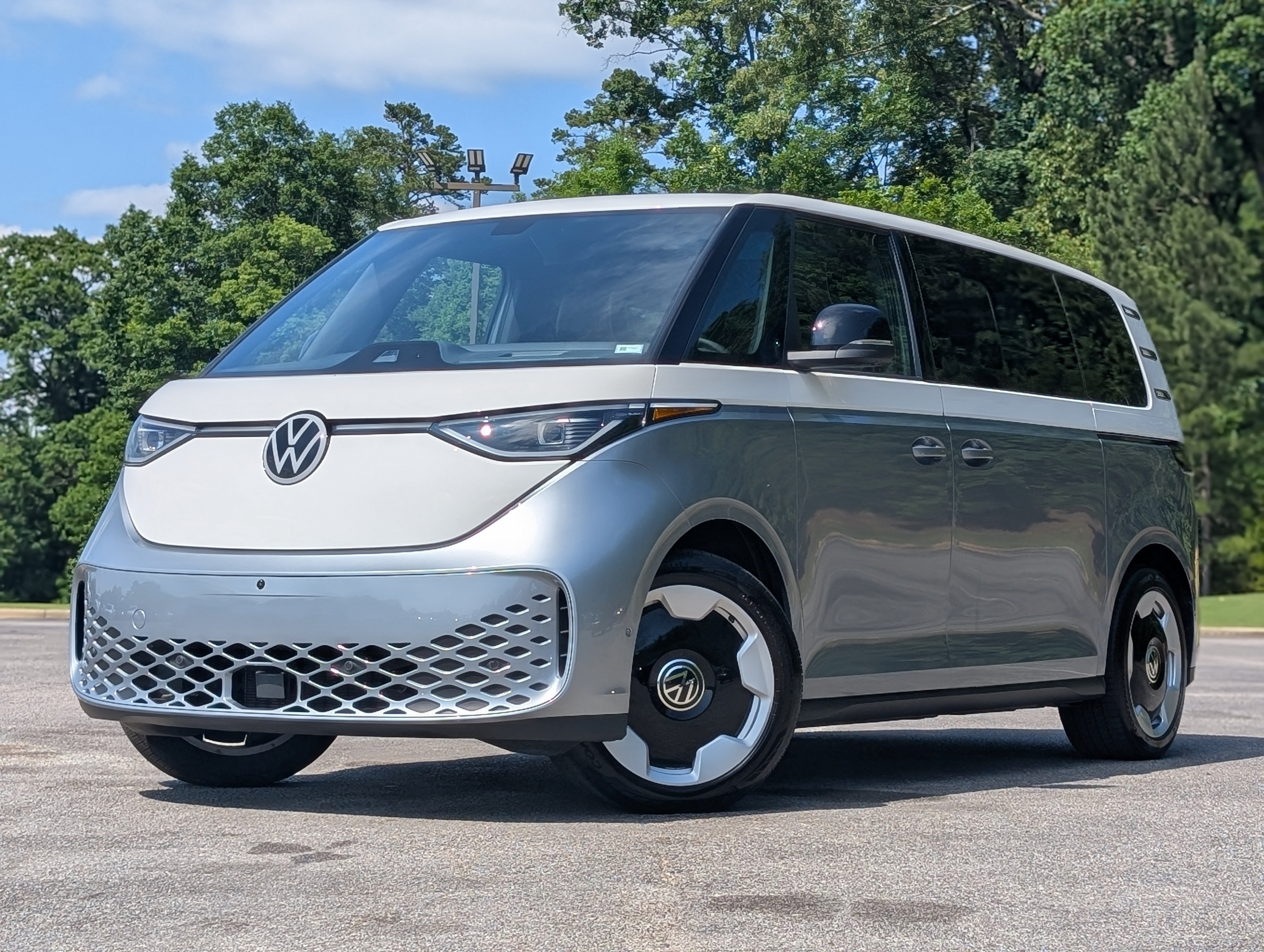 Used 2025 Volkswagen ID. Buzz Pro S Plus RWD image 4