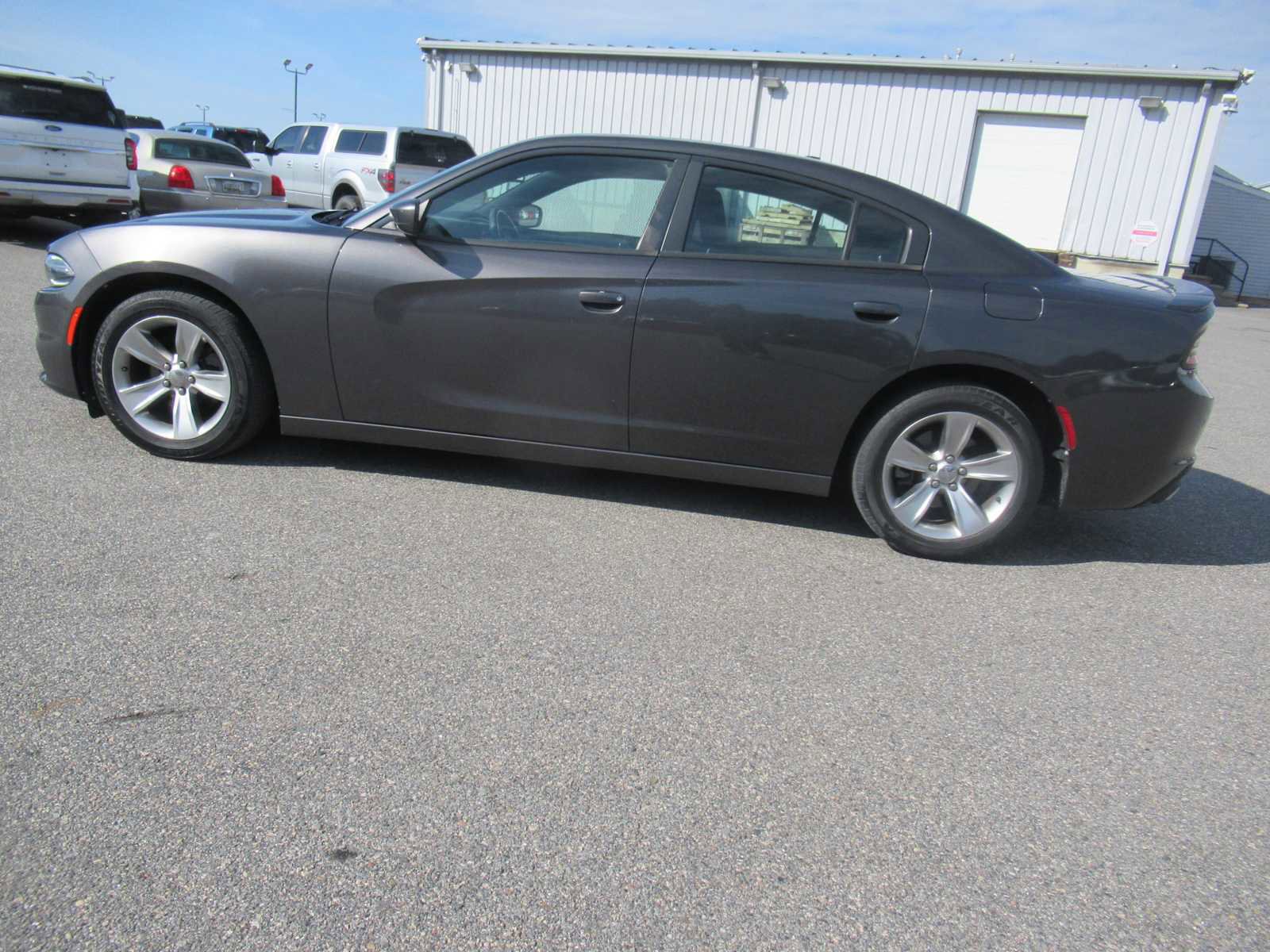 Used 2015 Dodge Charger SE w/ Sport Appearance Group image 8