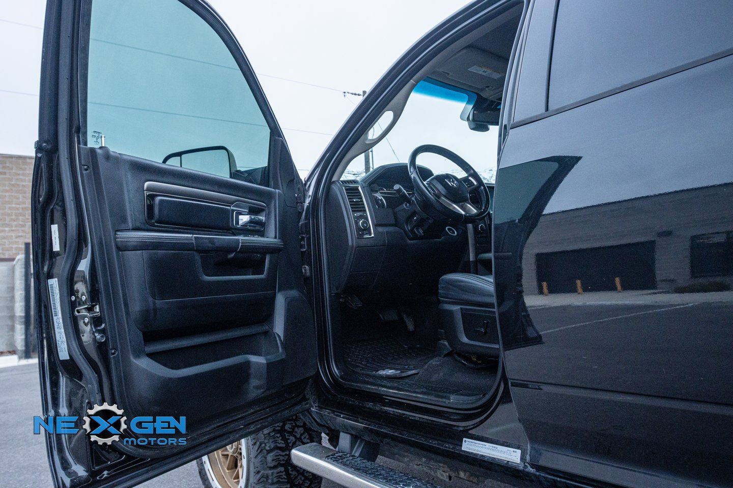 Used 2018 RAM 3500 Laramie w/ Sport Appearance Group image 9