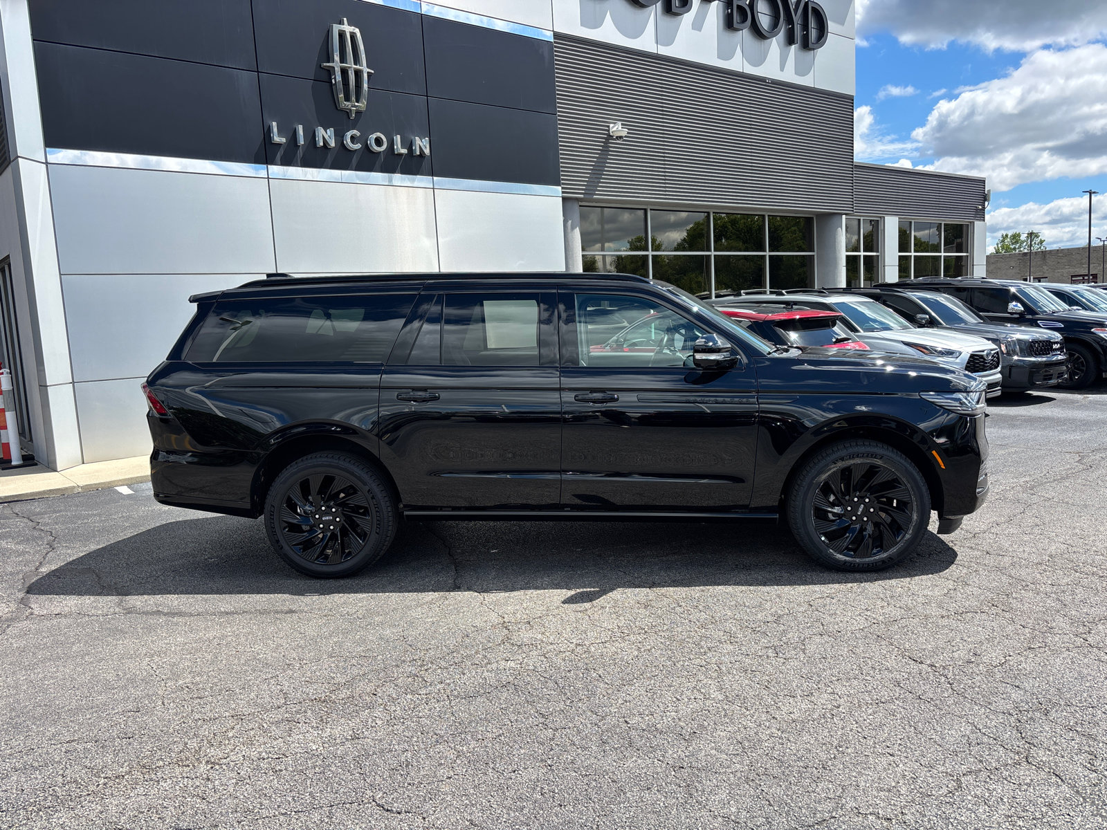 New 2026 Lincoln Navigator L Reserve w/ Jet Appearance Package AWD/4WD image 8
