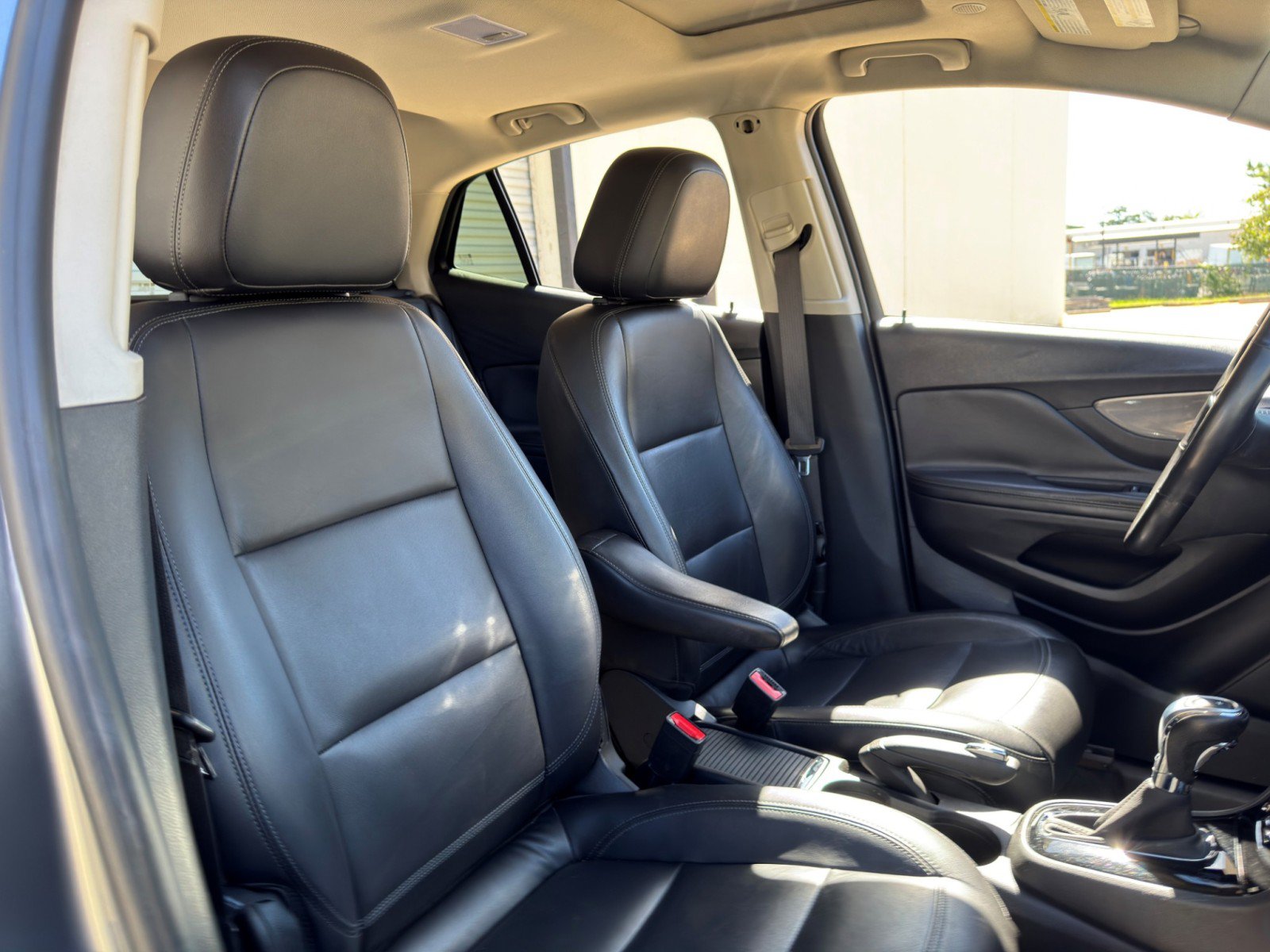 Used 2019 Buick Encore Essence FWD image 35