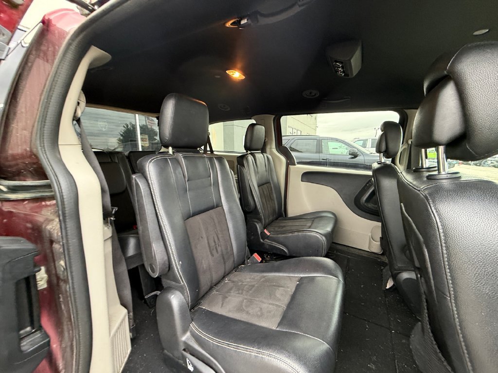 Used 2019 Dodge Grand Caravan SXT FWD image 32
