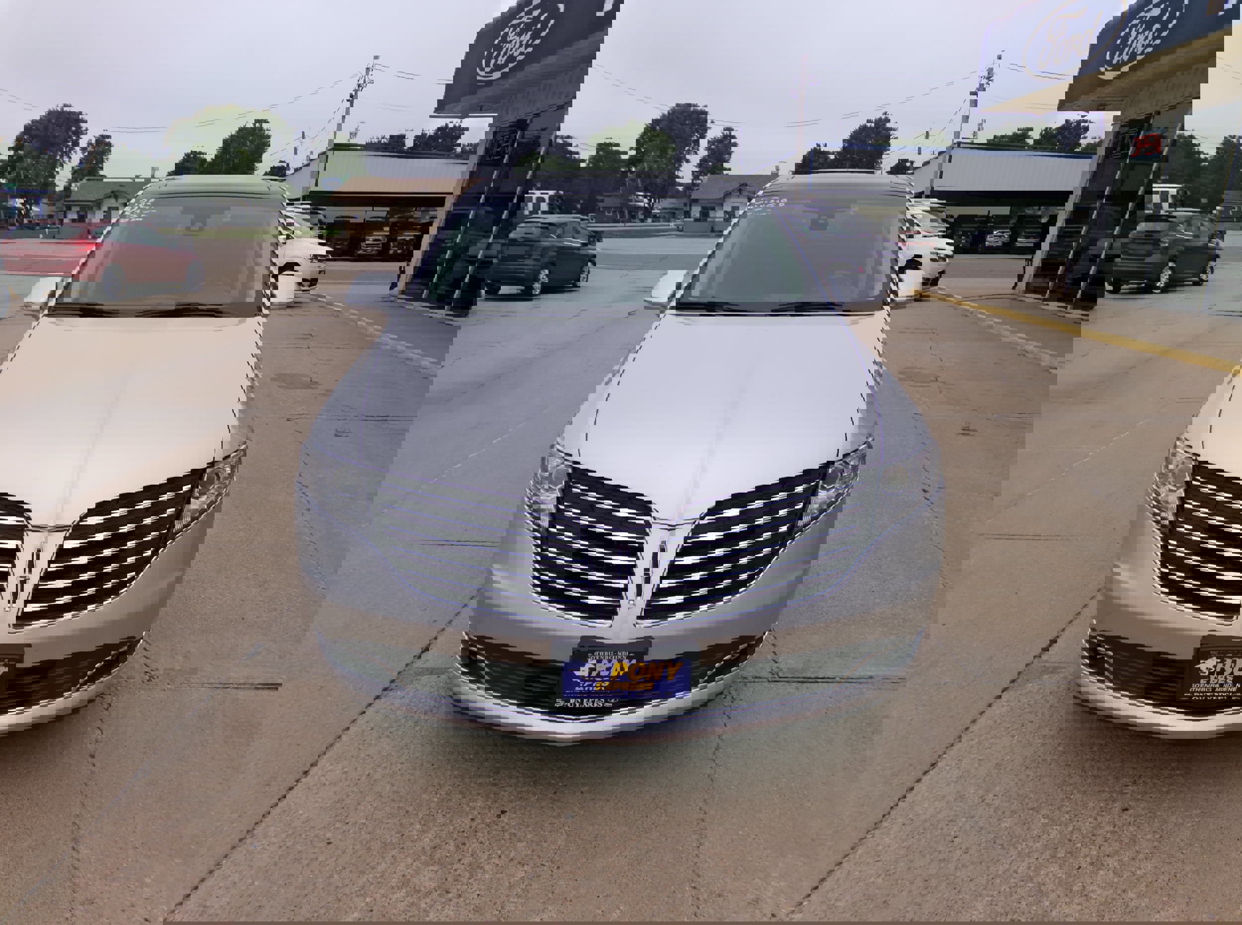 Used 2019 Lincoln MKT AWD image 8