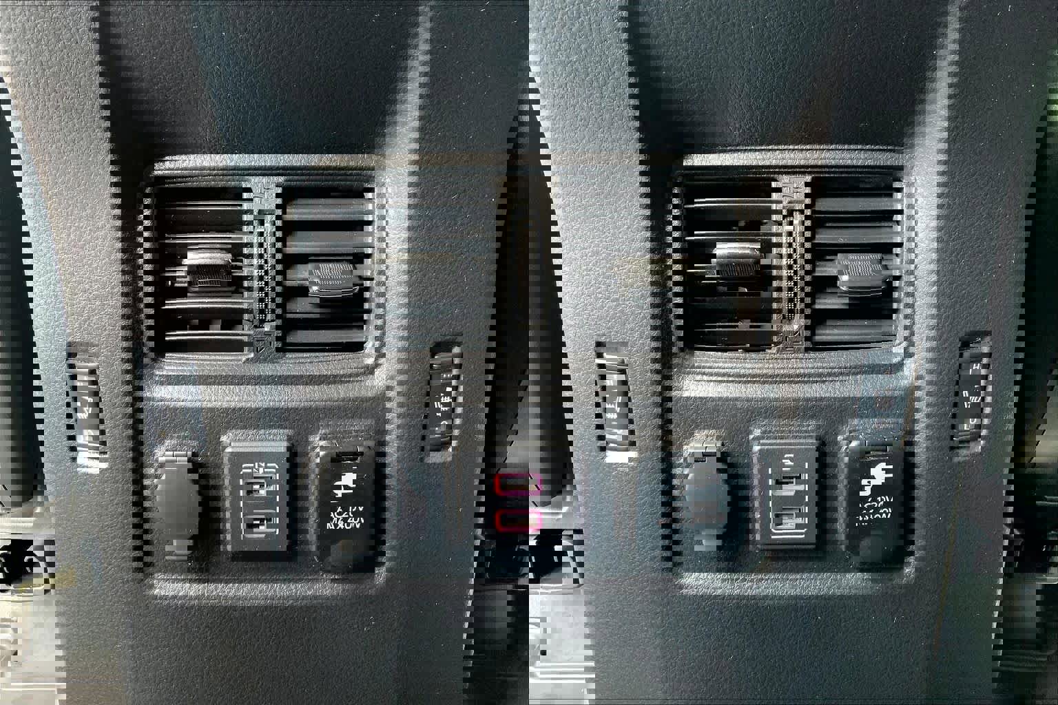 Used 2022 Nissan Titan PRO-4X w/ Pro-4x Convenience Package image 33