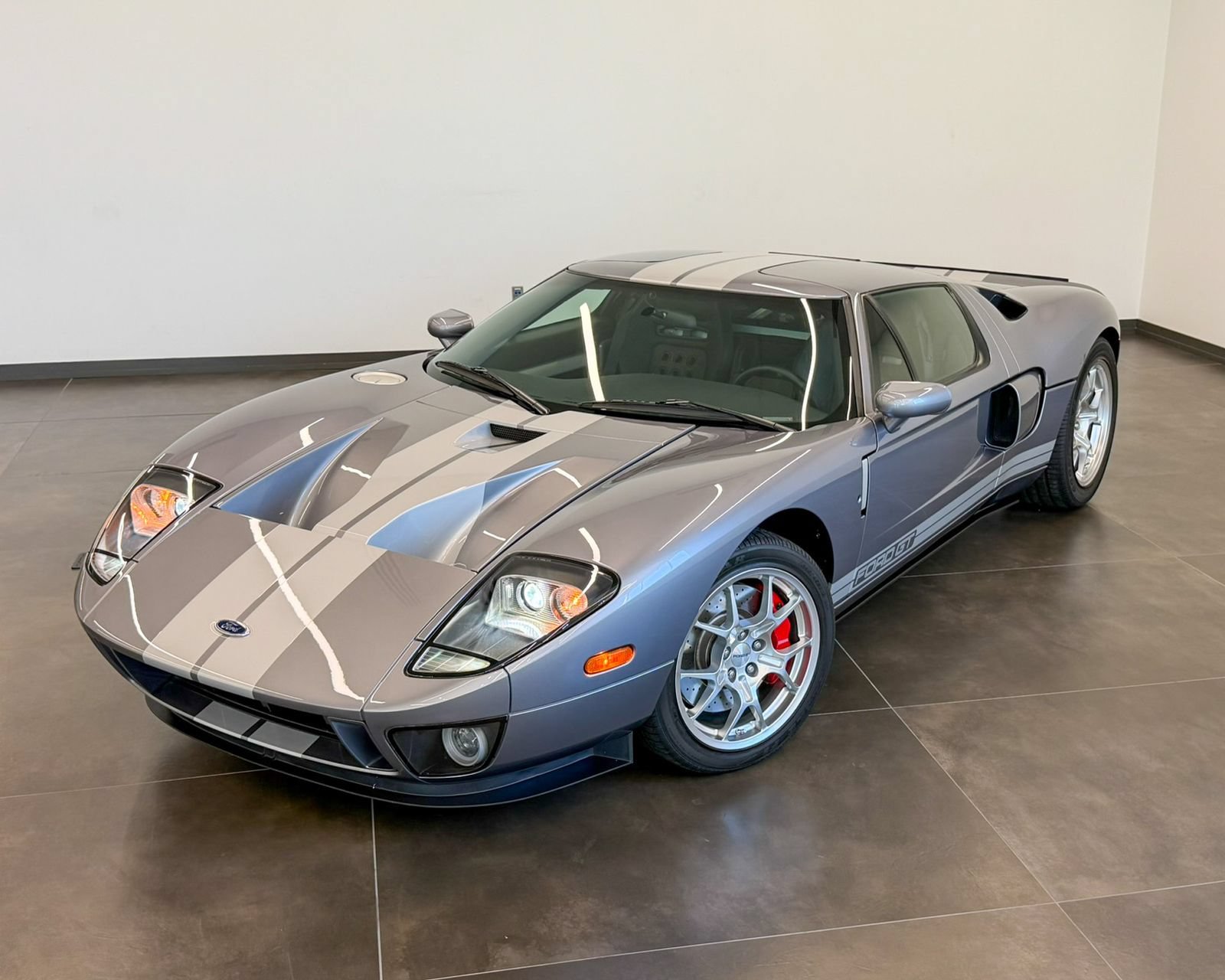 Used 2006 Ford GT RWD image 67