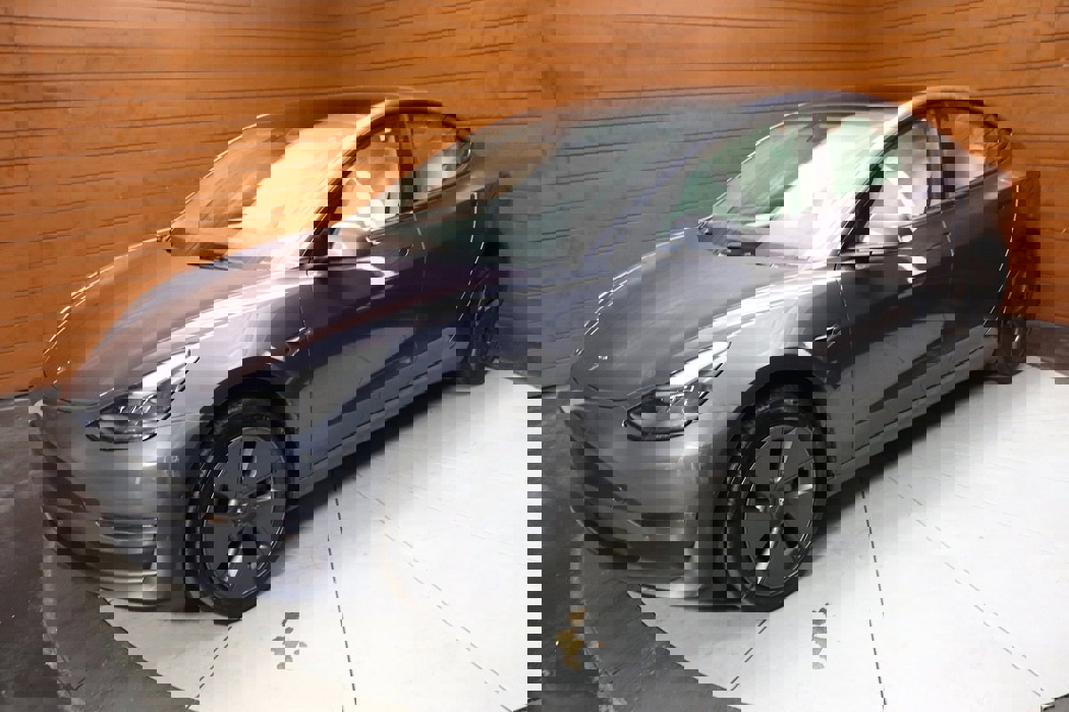 Used 2023 Tesla Model 3 Standard Range image 8