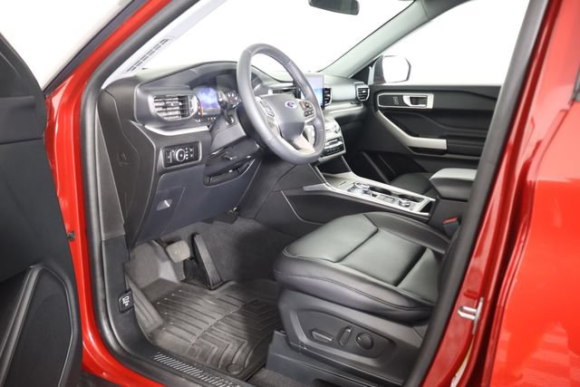 Used 2024 Ford Explorer XLT w/ Equipment Group 202A AWD/4WD image 35