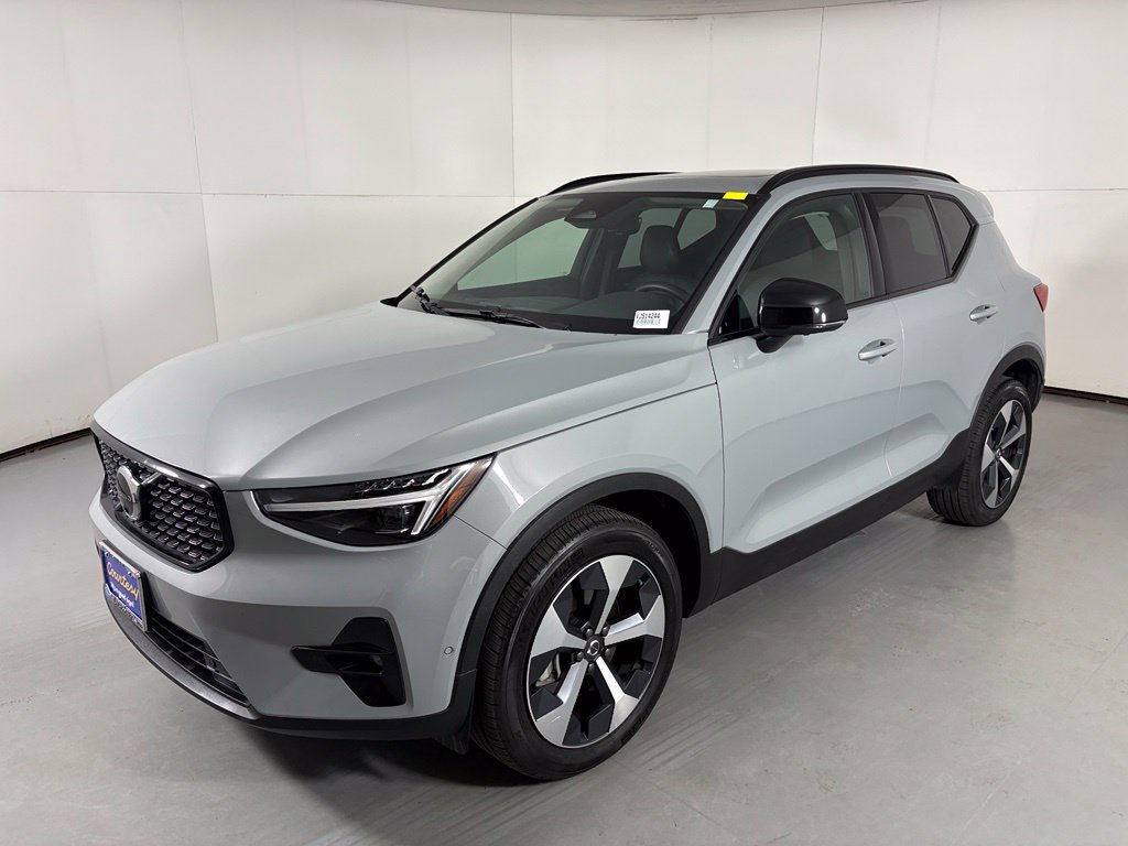 Used 2026 Volvo XC40 B5 Plus AWD/4WD image 4