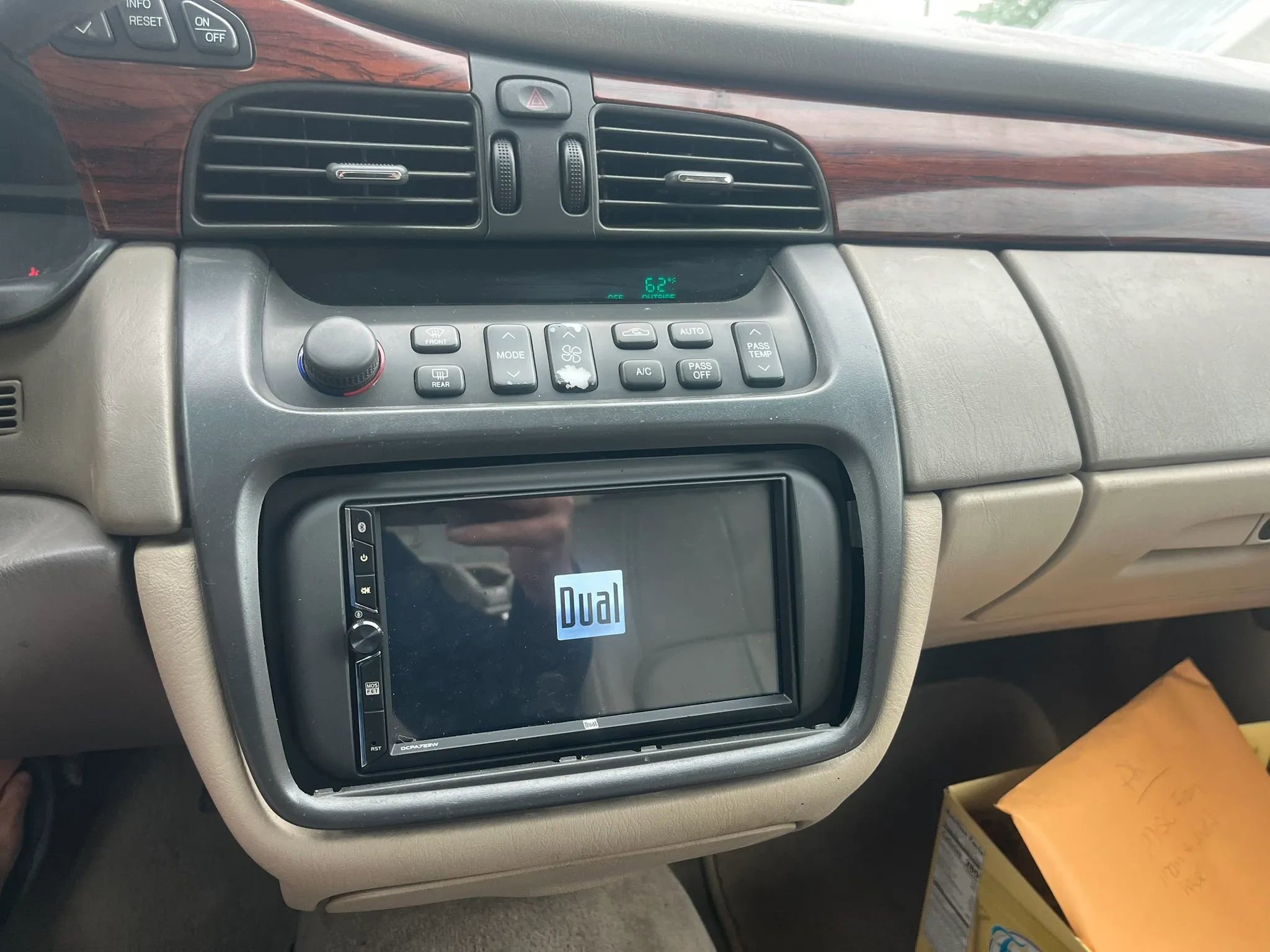 Used 2004 Cadillac De Ville FWD image 17