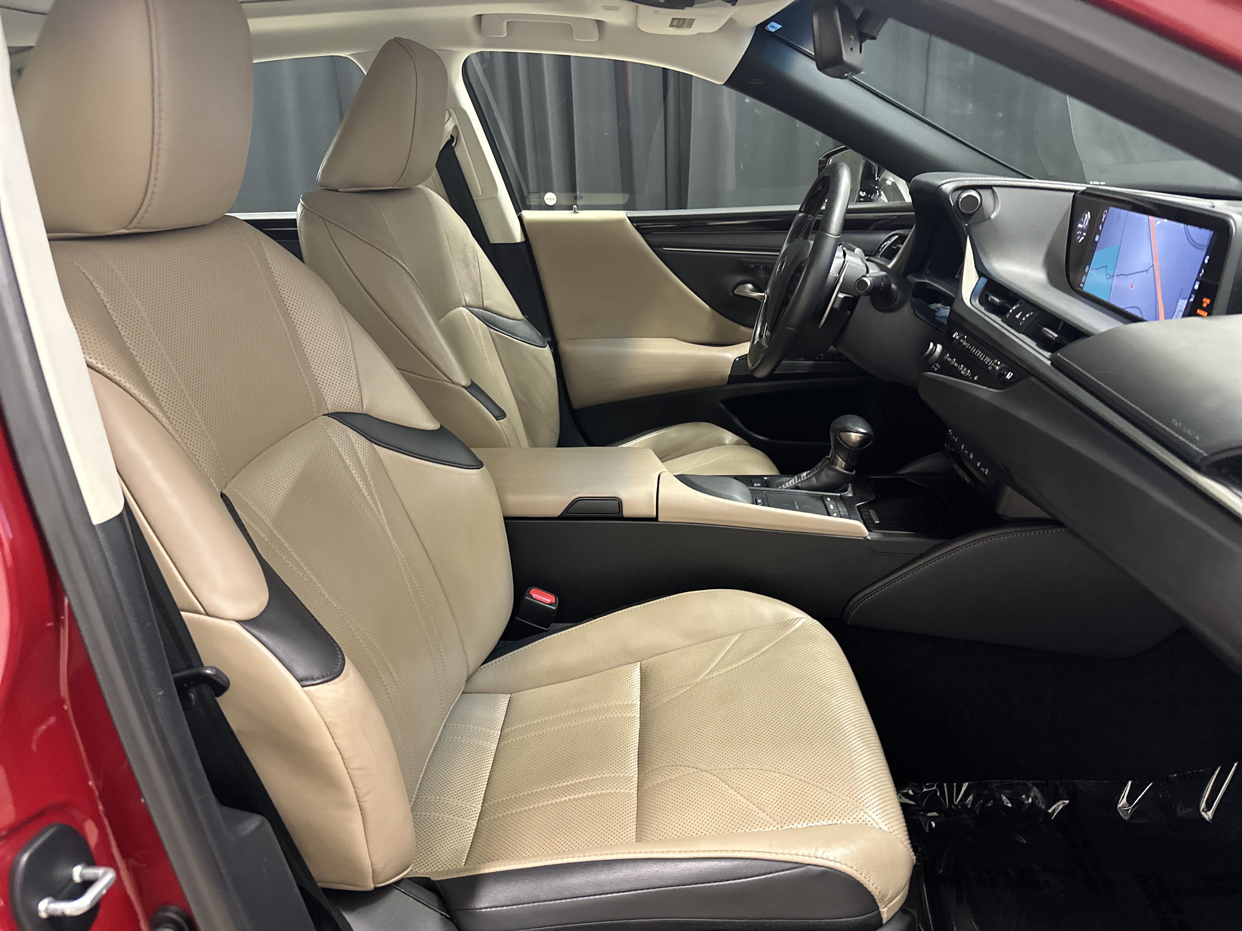 Used 2020 Lexus ES 350 Luxury w/ Accessory Package FWD image 33