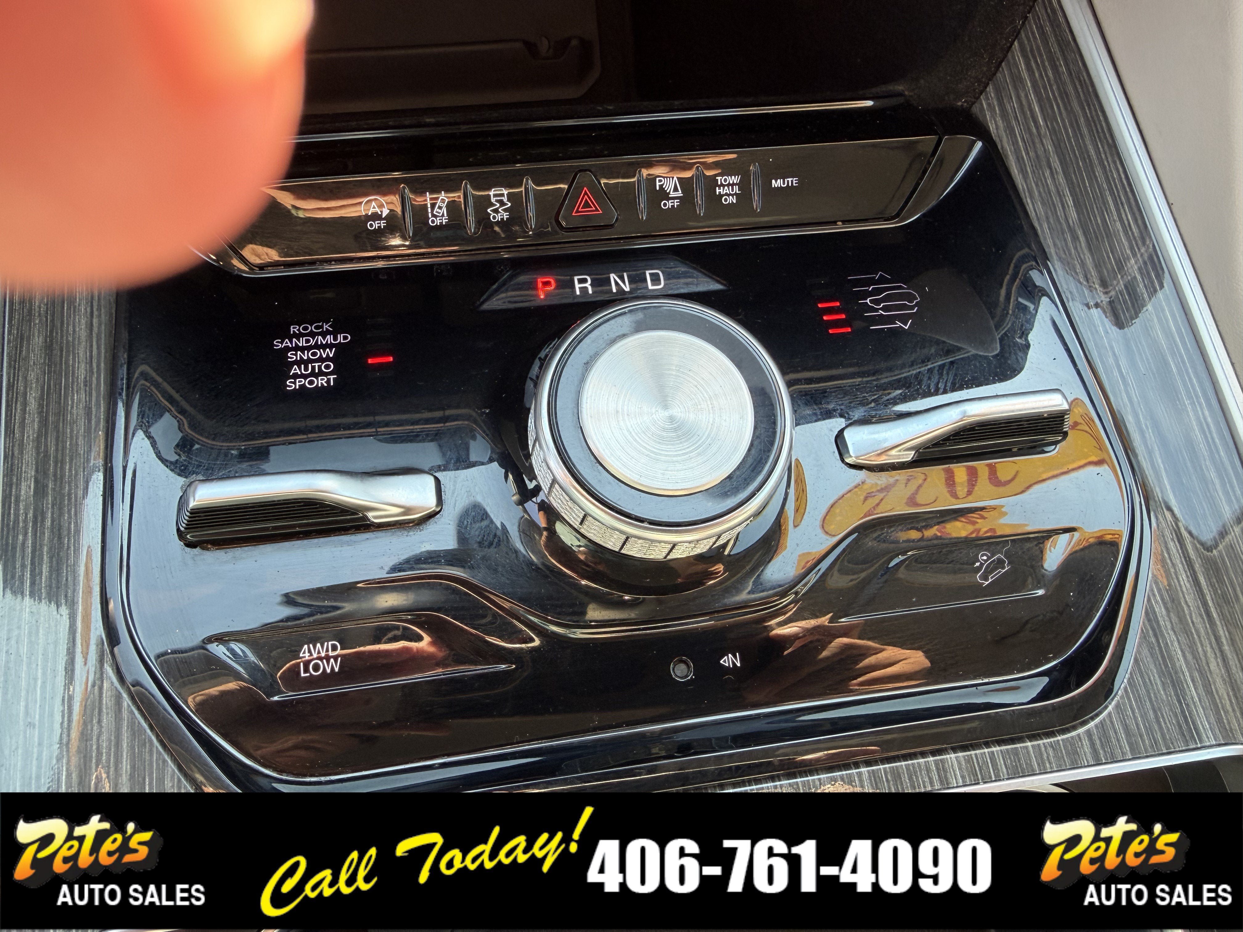Used 2022 Jeep Wagoneer Series III w/ Flexible Seating Group AWD/4WD image 55