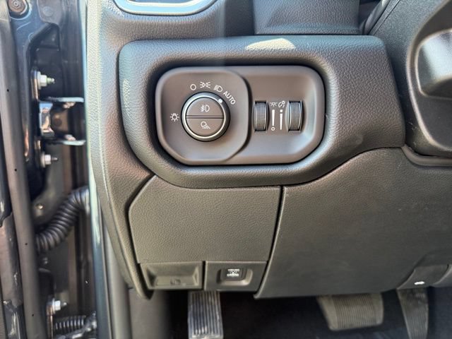 New 2026 RAM 3500 Laramie AWD/4WD image 12