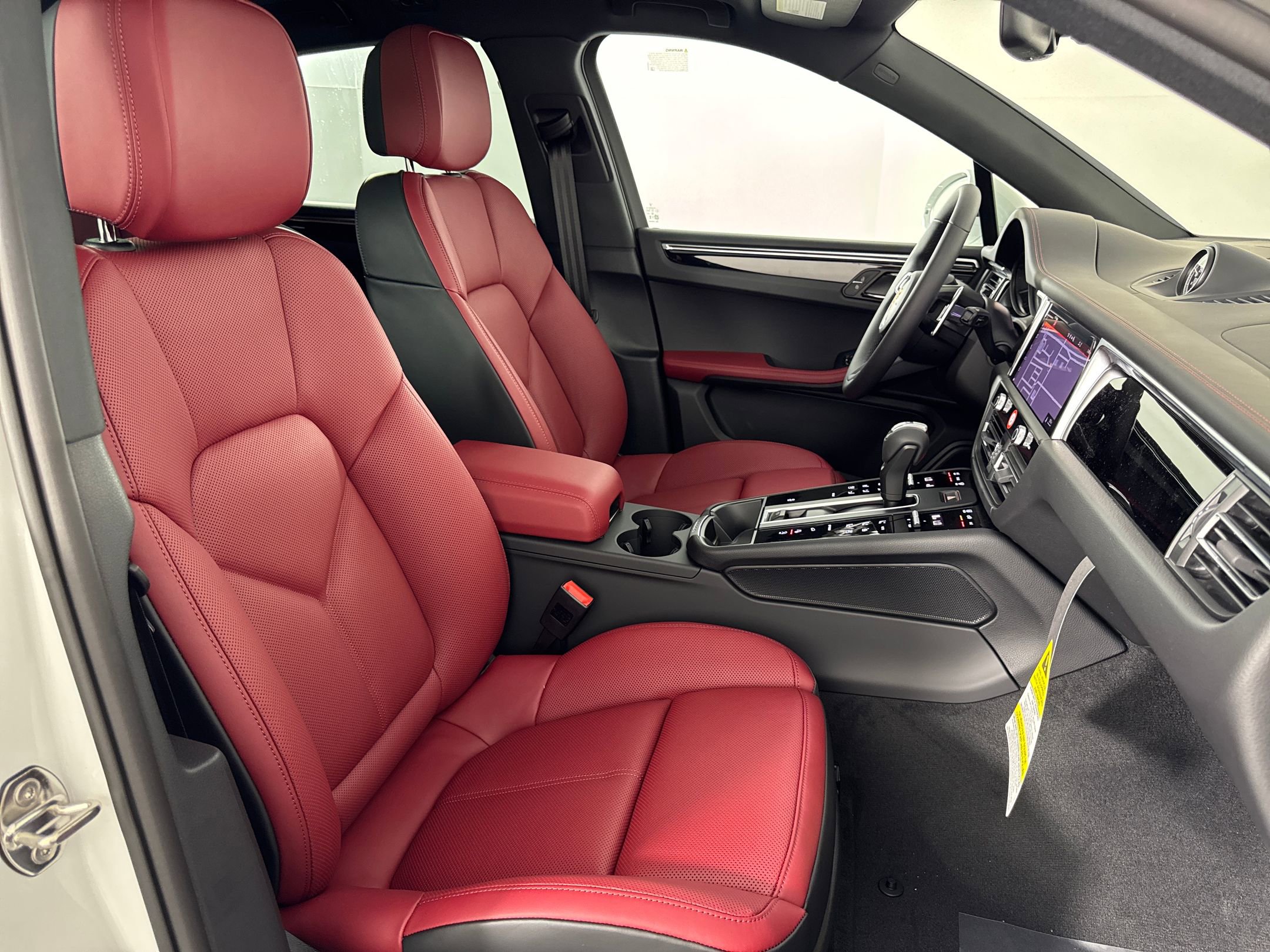 Certified 2026 Porsche Macan image 28