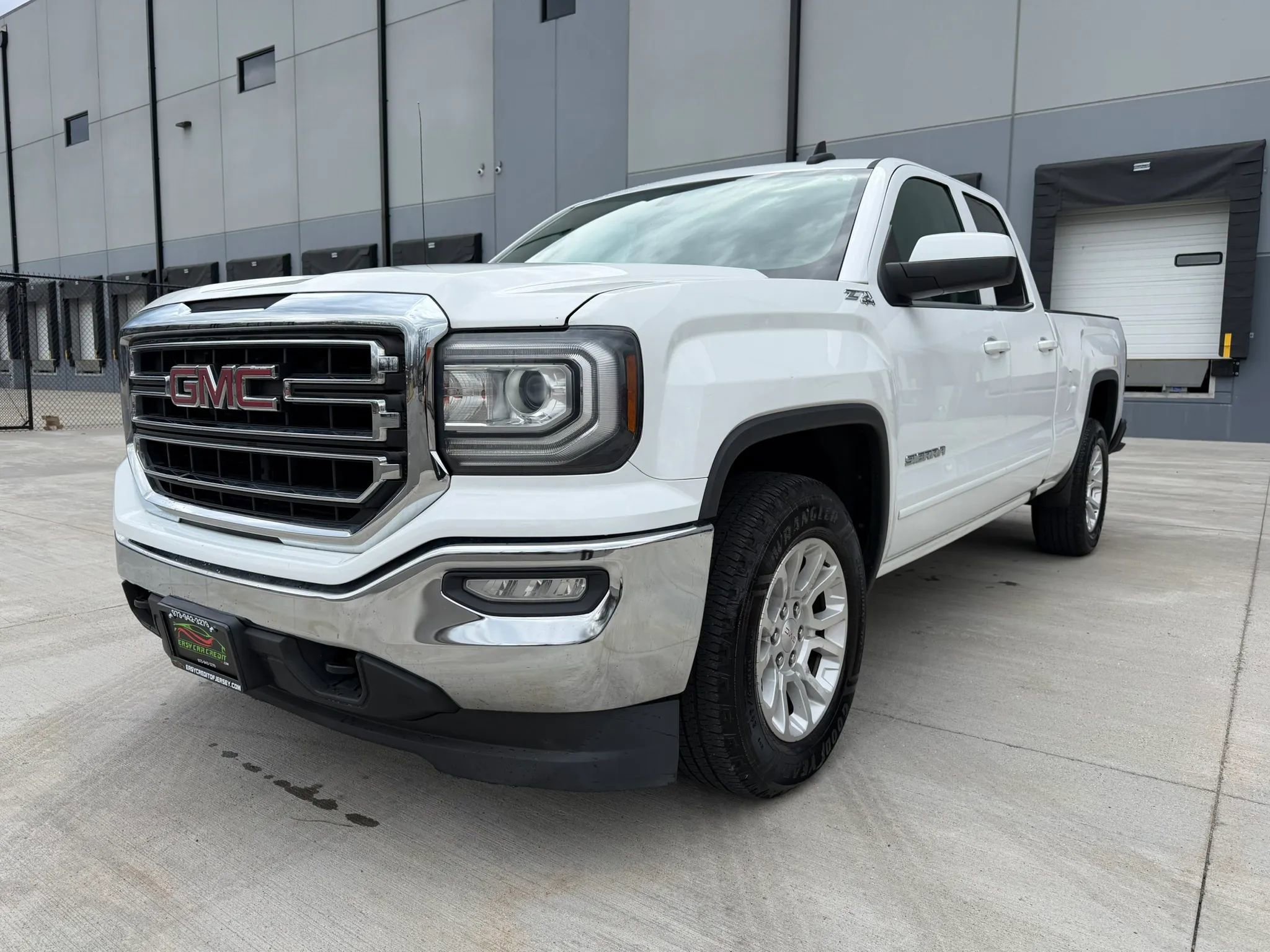 Used 2018 GMC Sierra 1500 SLE w/ SLE Value Package image 1