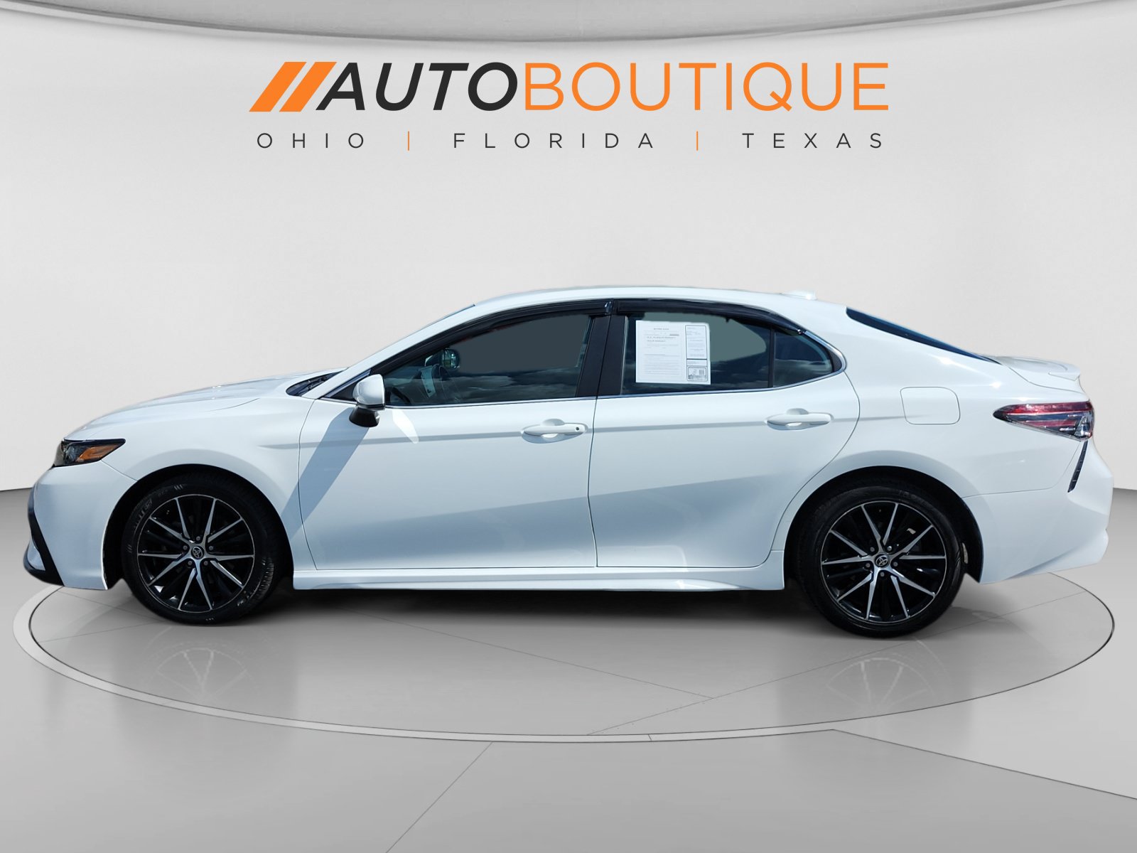 Used 2021 Toyota Camry SE FWD image 2