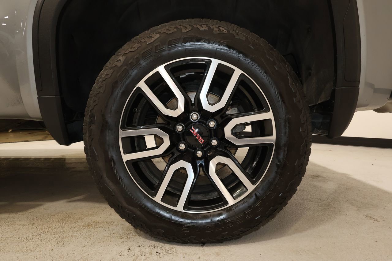 Used 2025 GMC Sierra 1500 AT4 w/ AT4 Premium Package AWD/4WD image 35