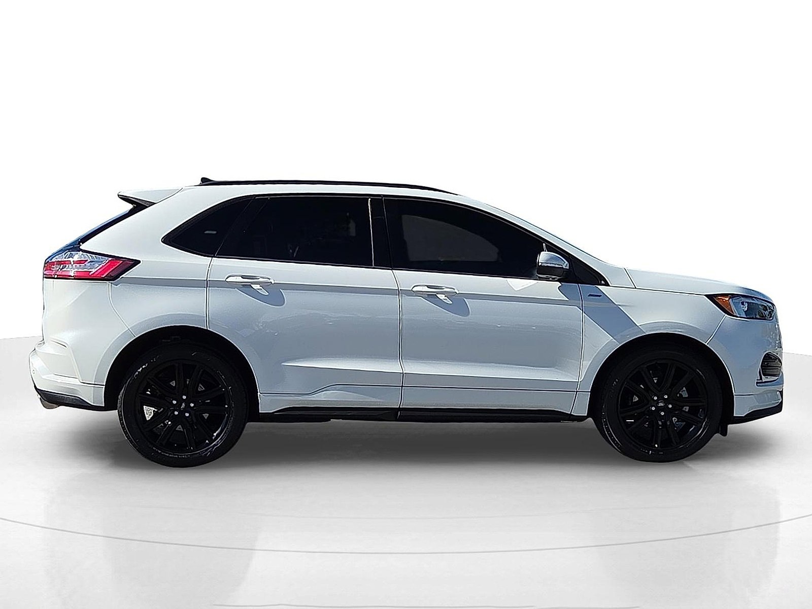 Used 2020 Ford Edge ST-Line w/ Cold Weather Package image 6