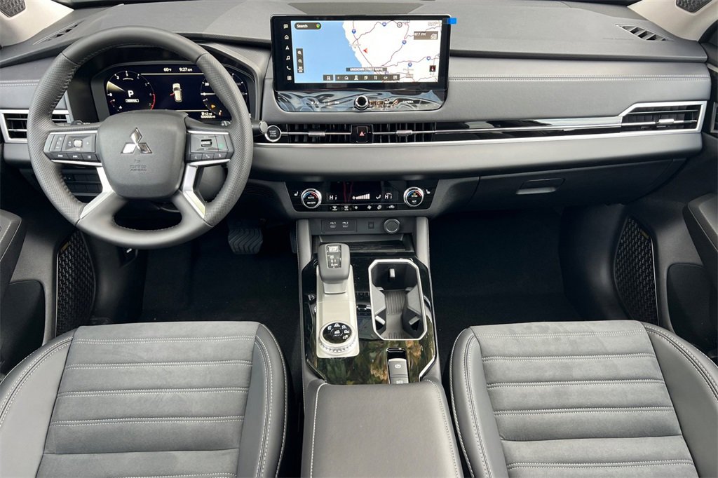 New 2025 Mitsubishi Outlander SE image 11