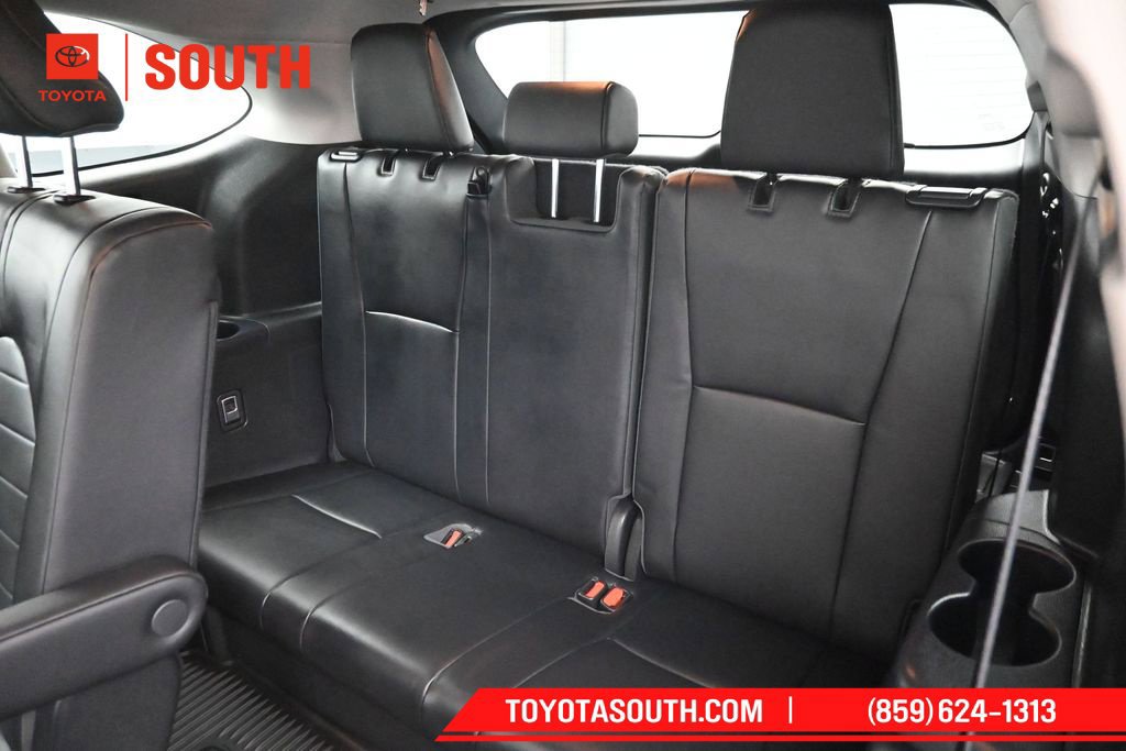 Used 2023 Toyota Highlander XLE AWD/4WD image 30