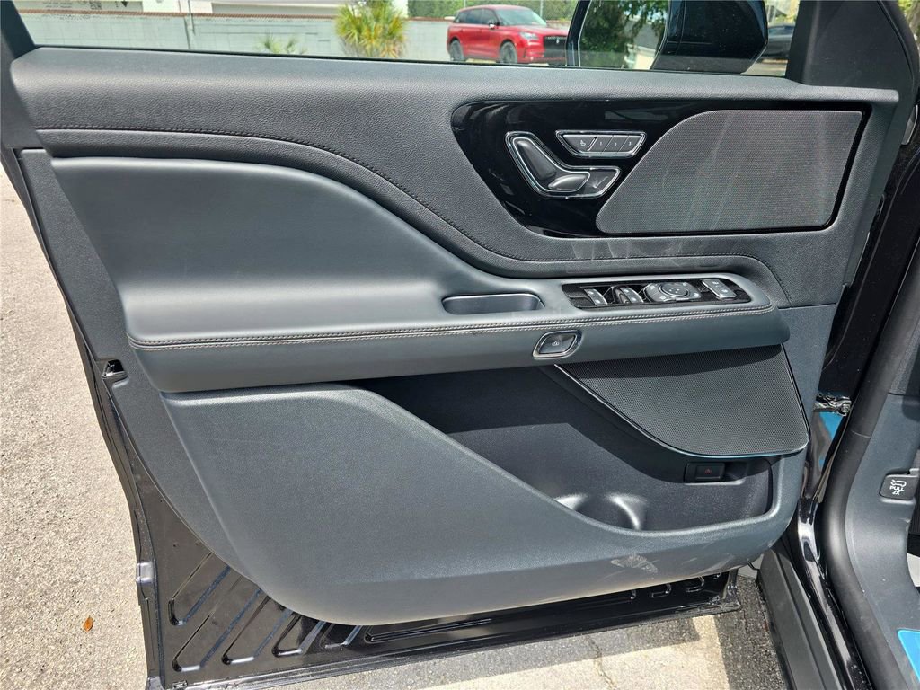 New 2026 Lincoln Aviator 2WD w/ Jet Appearance Package image 14