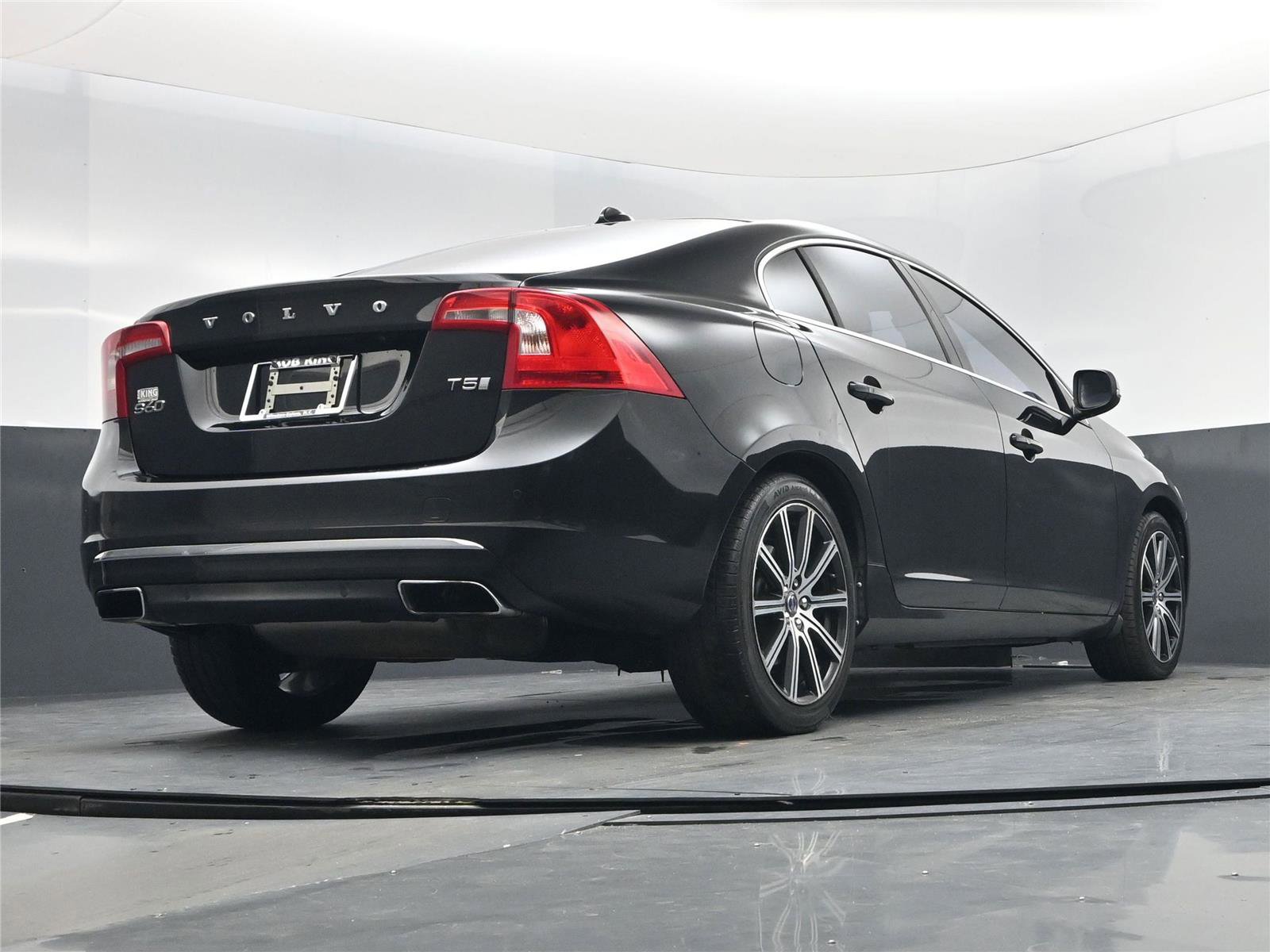 Used 2018 Volvo S60 T5 Inscription image 23