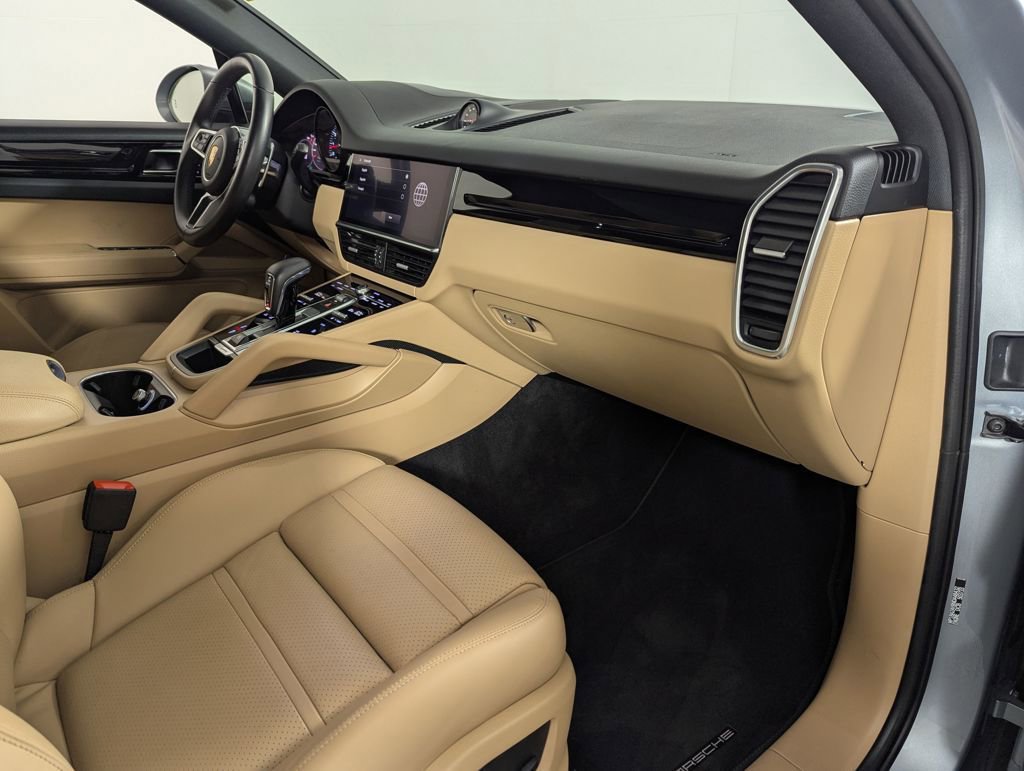 Used 2022 Porsche Cayenne Coupe image 36