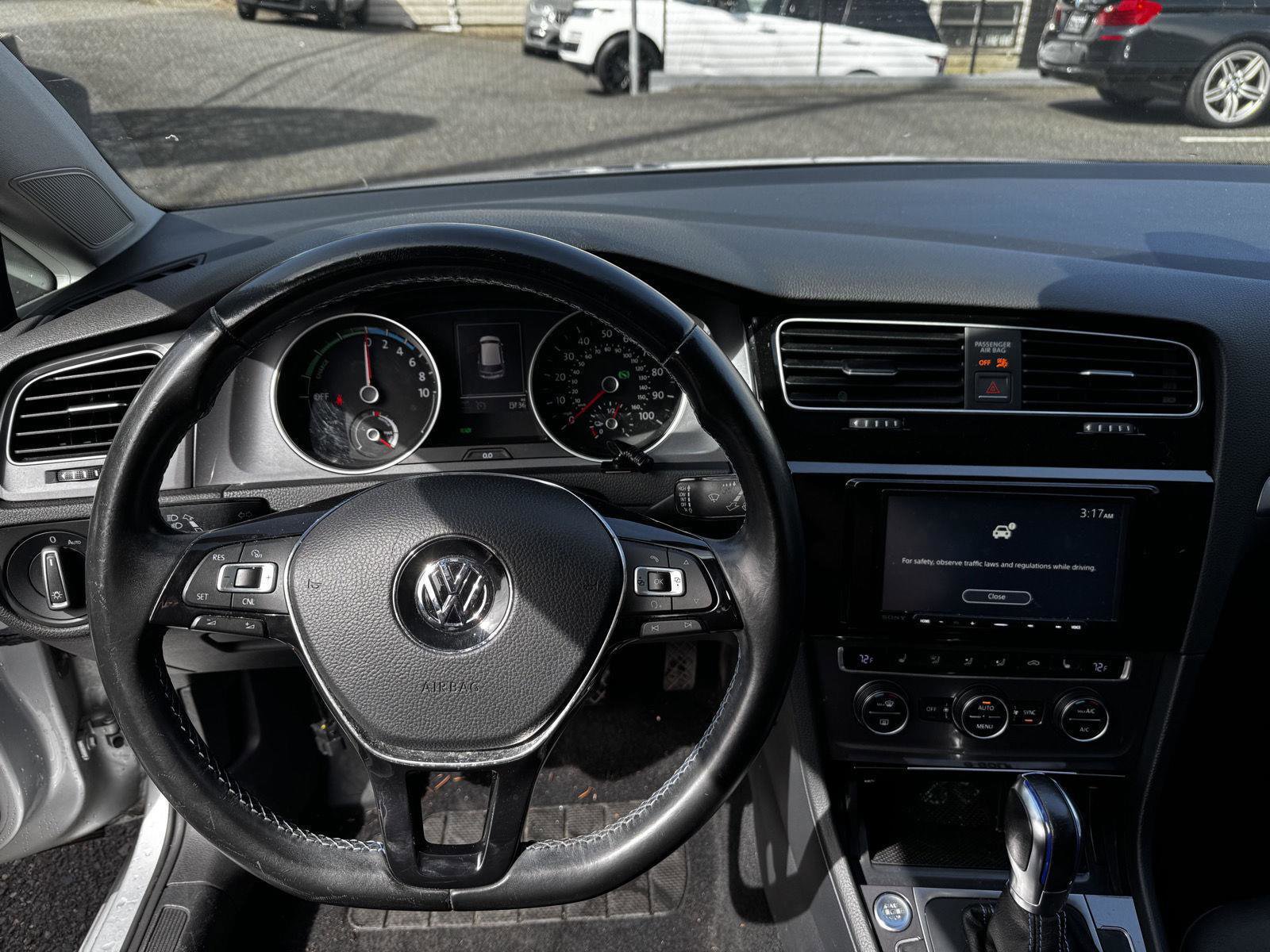 Used 2015 Volkswagen e-Golf SEL Premium image 7