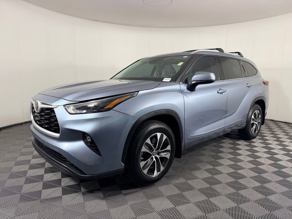 Used 2022 Toyota Highlander XLE FWD image 10