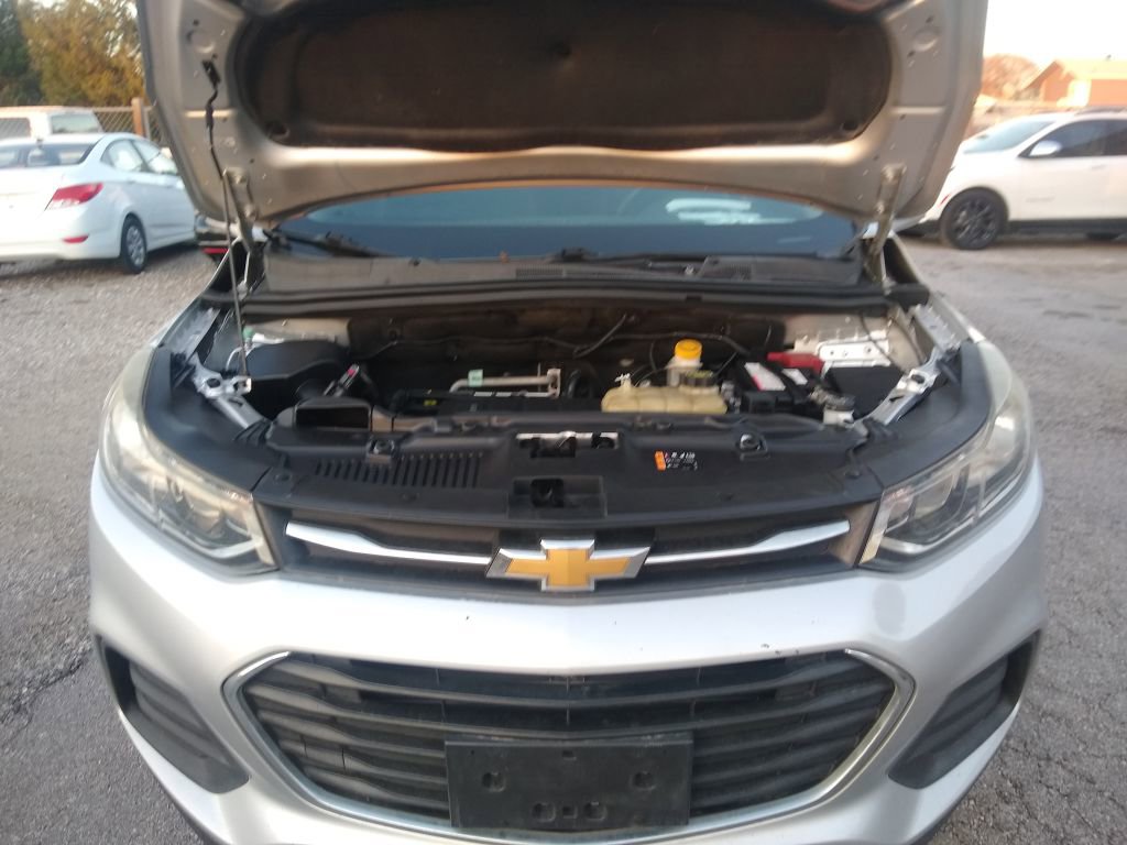 Used 2018 Chevrolet Trax LS image 39