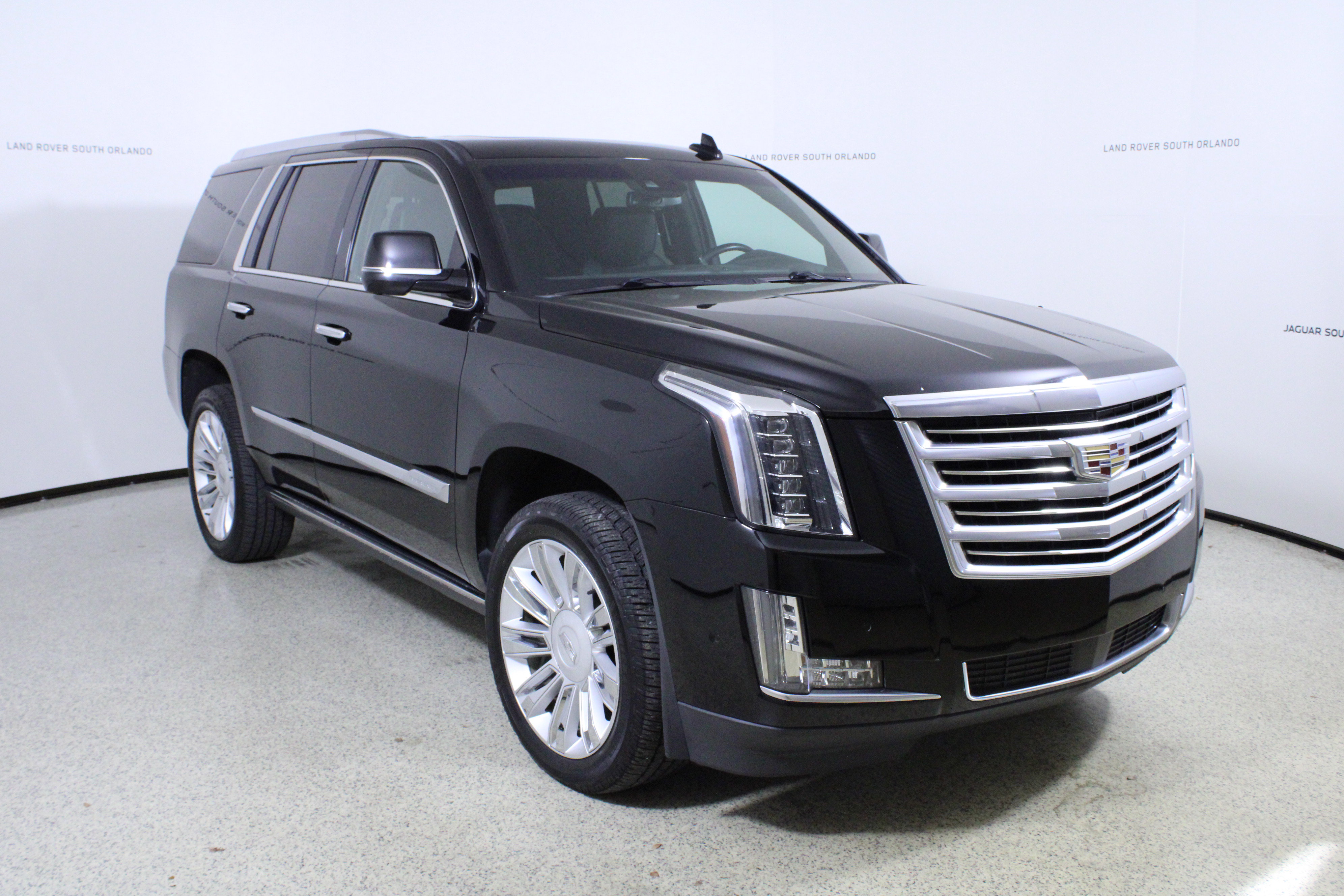 Used 2017 Cadillac Escalade Platinum image 3