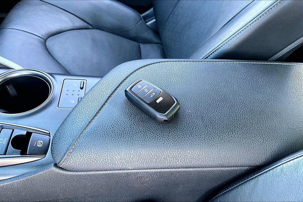 Used 2021 Toyota Camry XSE image 10