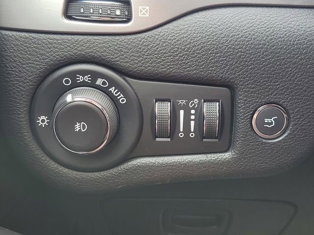 Used 2020 Jeep Cherokee Limited image 29