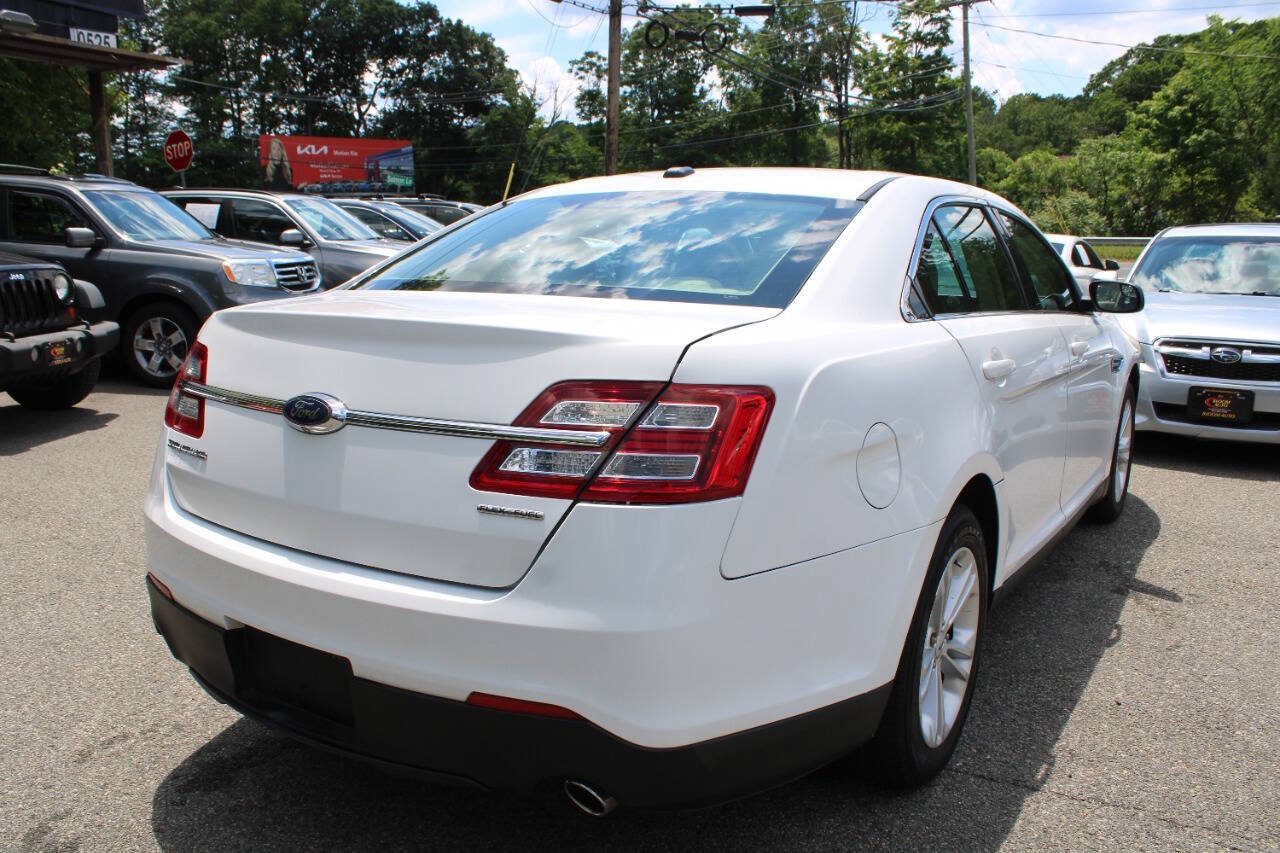 Used 2018 Ford Taurus SE FWD image 8