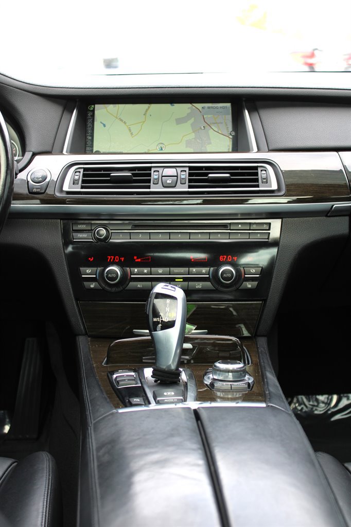 Used 2013 BMW 750i RWD image 12
