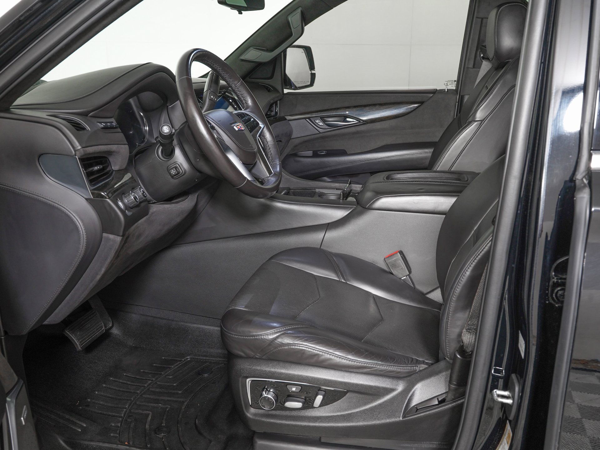 Used 2020 Cadillac Escalade ESV Platinum image 16